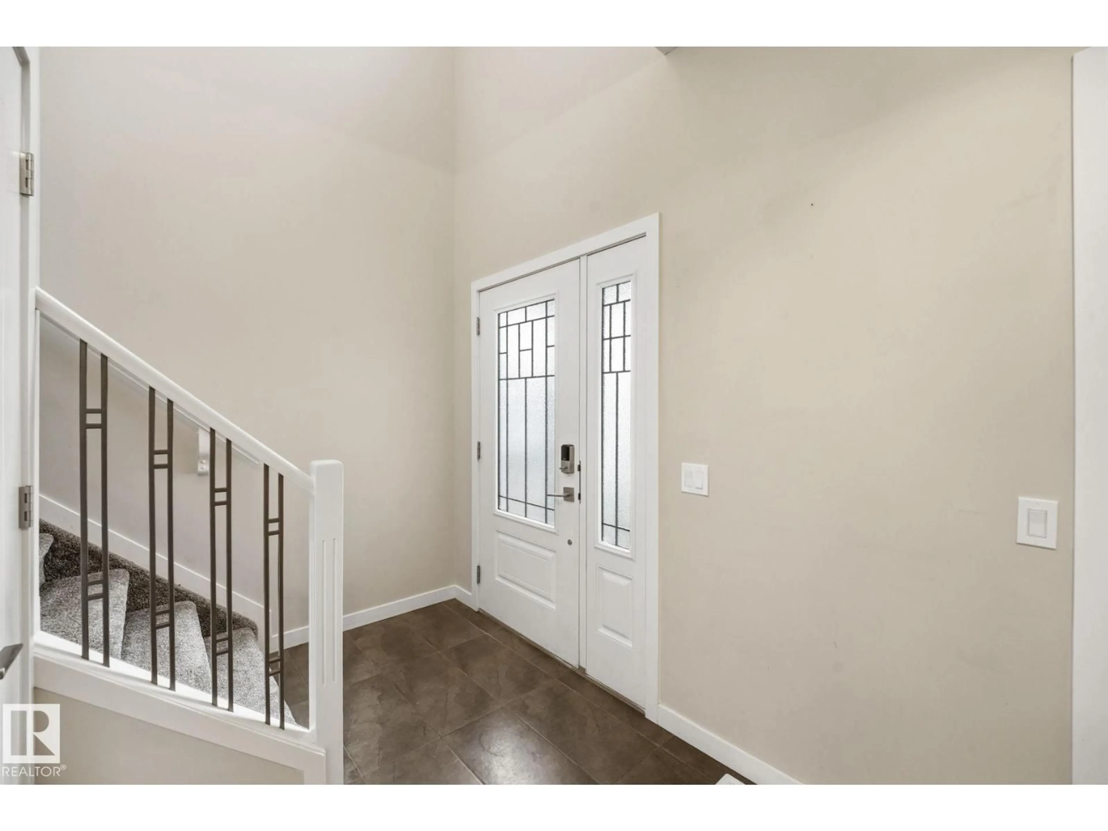 Indoor entryway for 33 RIVIERE TC, St. Albert Alberta T8N7N9