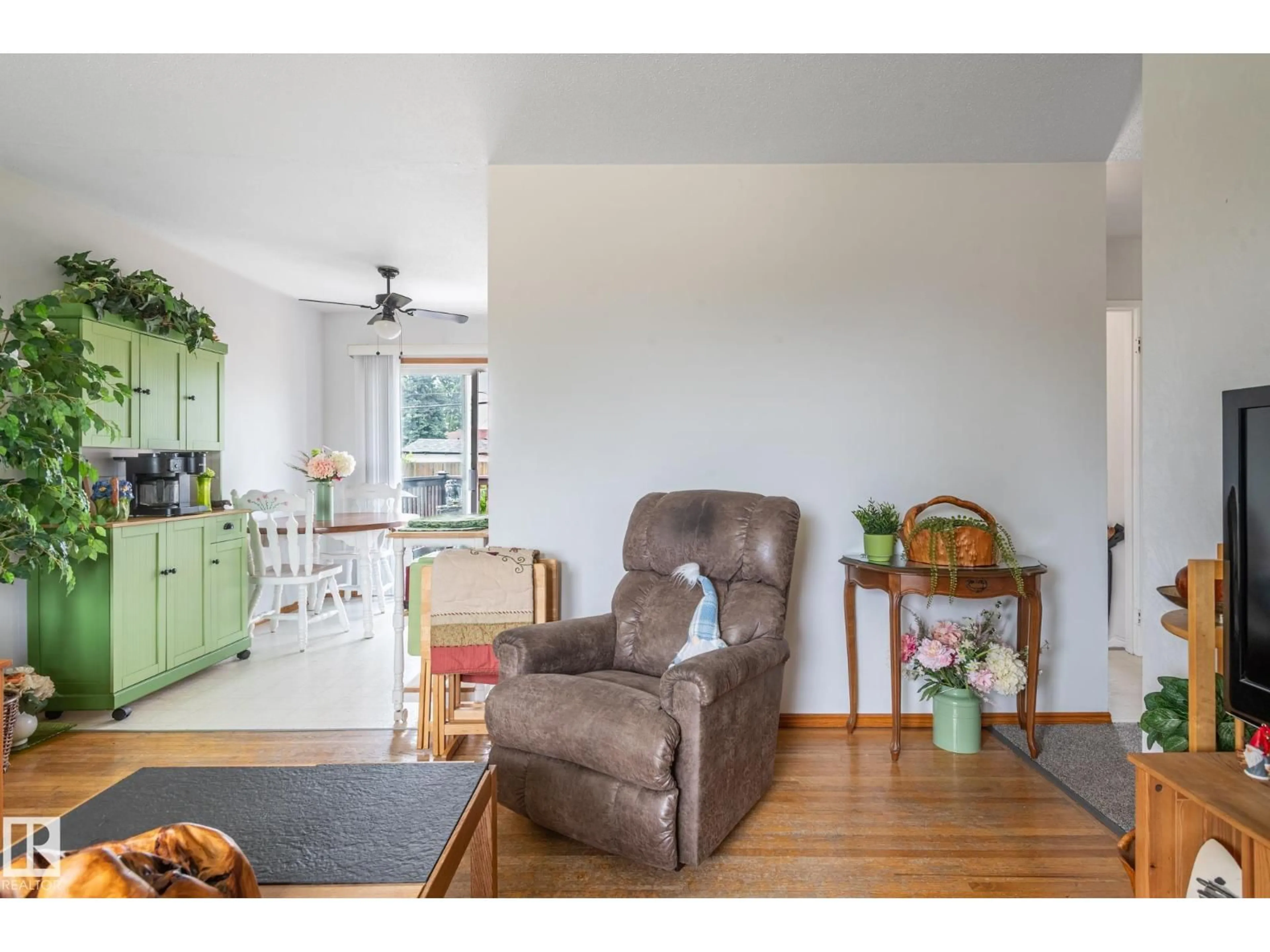Living room with furniture, unknown for 13816 62 ST, Edmonton Alberta T5A1P7