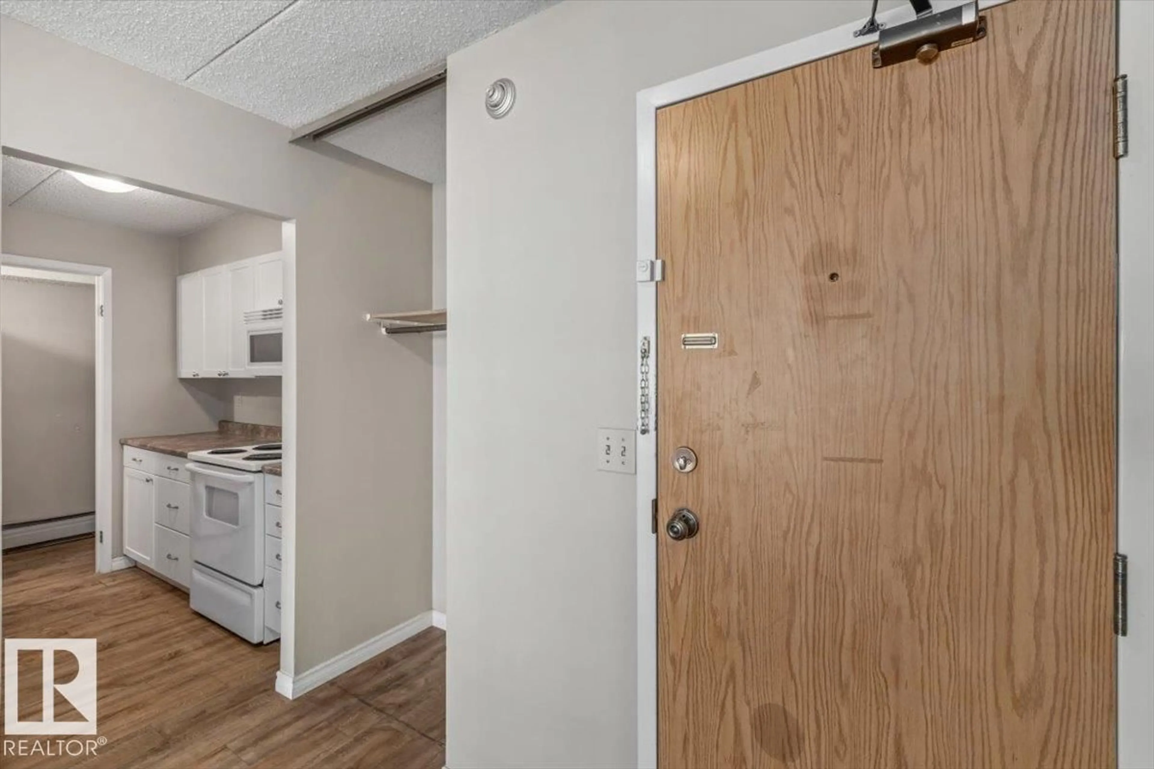 A pic of a room for 501 - 9917 110 ST NW, Edmonton Alberta T5K2N4