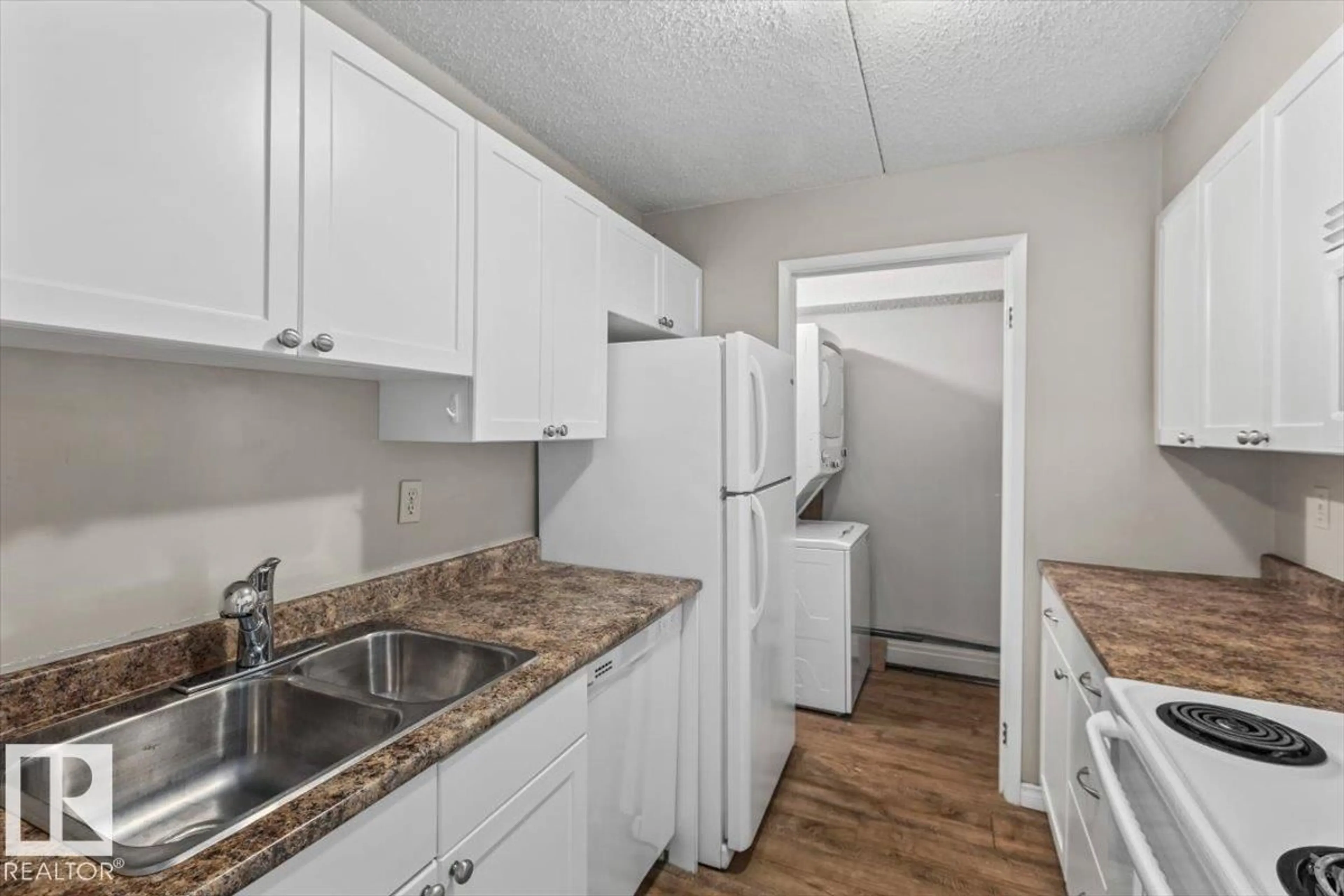Standard kitchen, unknown for 501 - 9917 110 ST NW, Edmonton Alberta T5K2N4