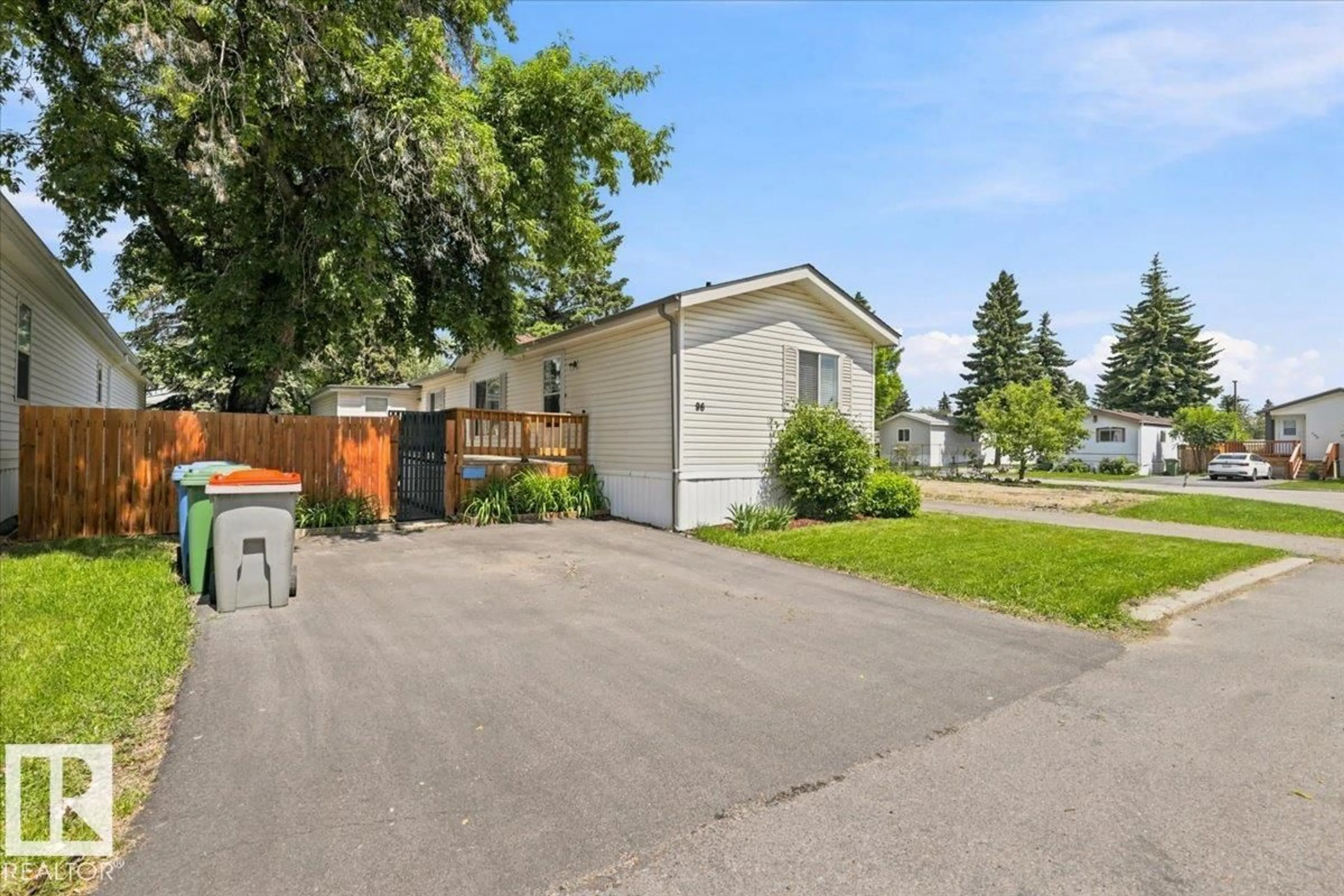 A pic from outside/outdoor area/front of a property/back of a property/a pic from drone, street for 96 WILLOW PARK ES, Leduc Alberta T9E5R6
