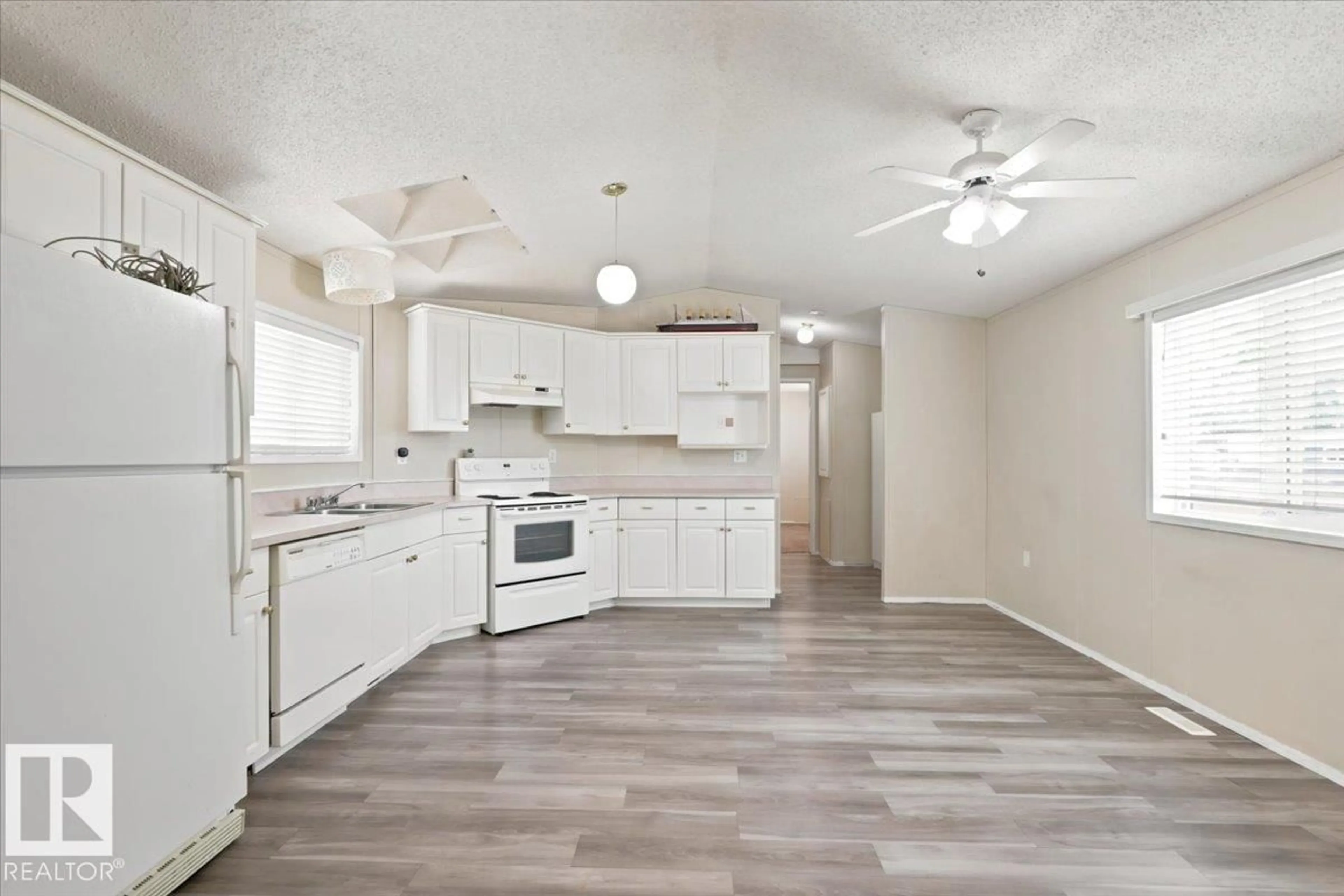 Open concept kitchen, unknown for 96 WILLOW PARK ES, Leduc Alberta T9E5R6