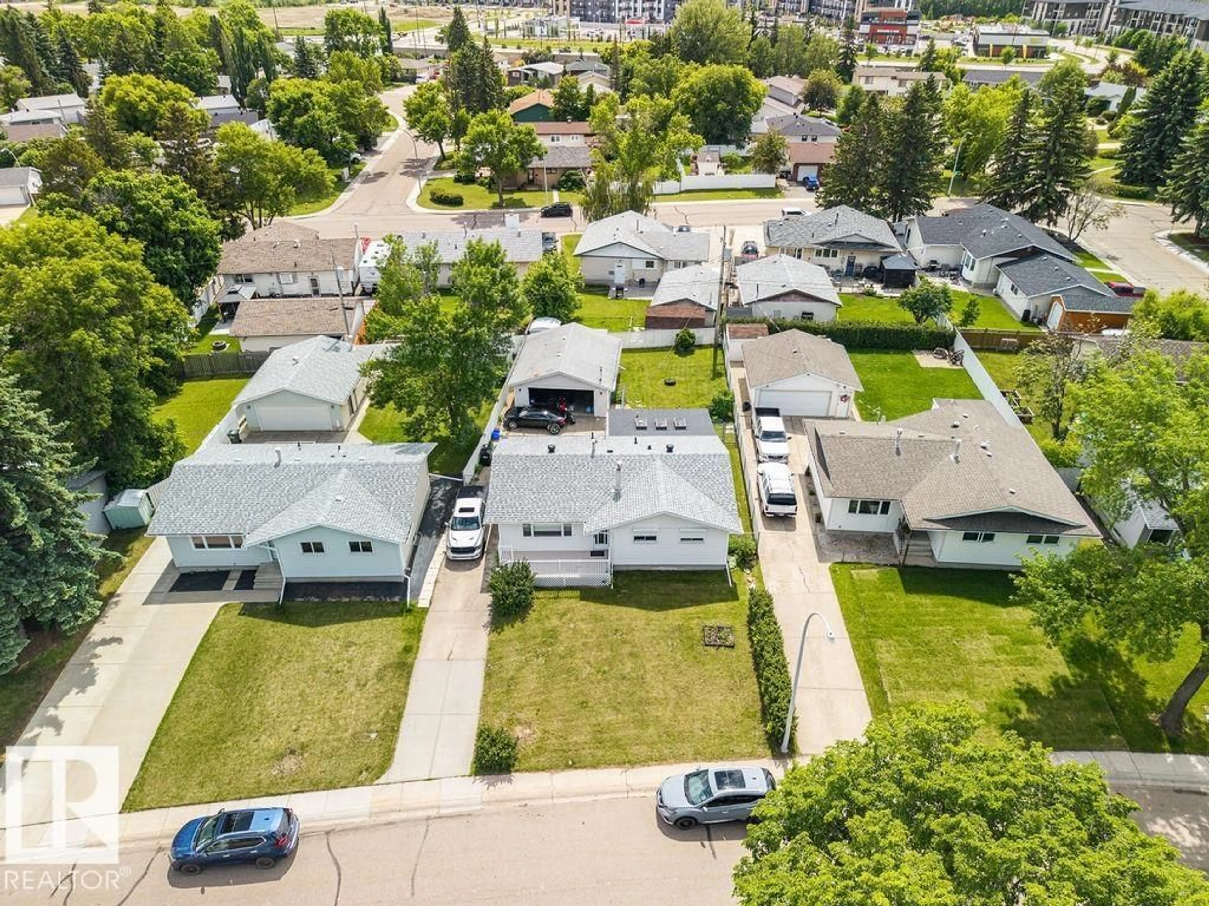 A pic from outside/outdoor area/front of a property/back of a property/a pic from drone, street for 794 BIRCH AV, Sherwood Park Alberta T8A1X3