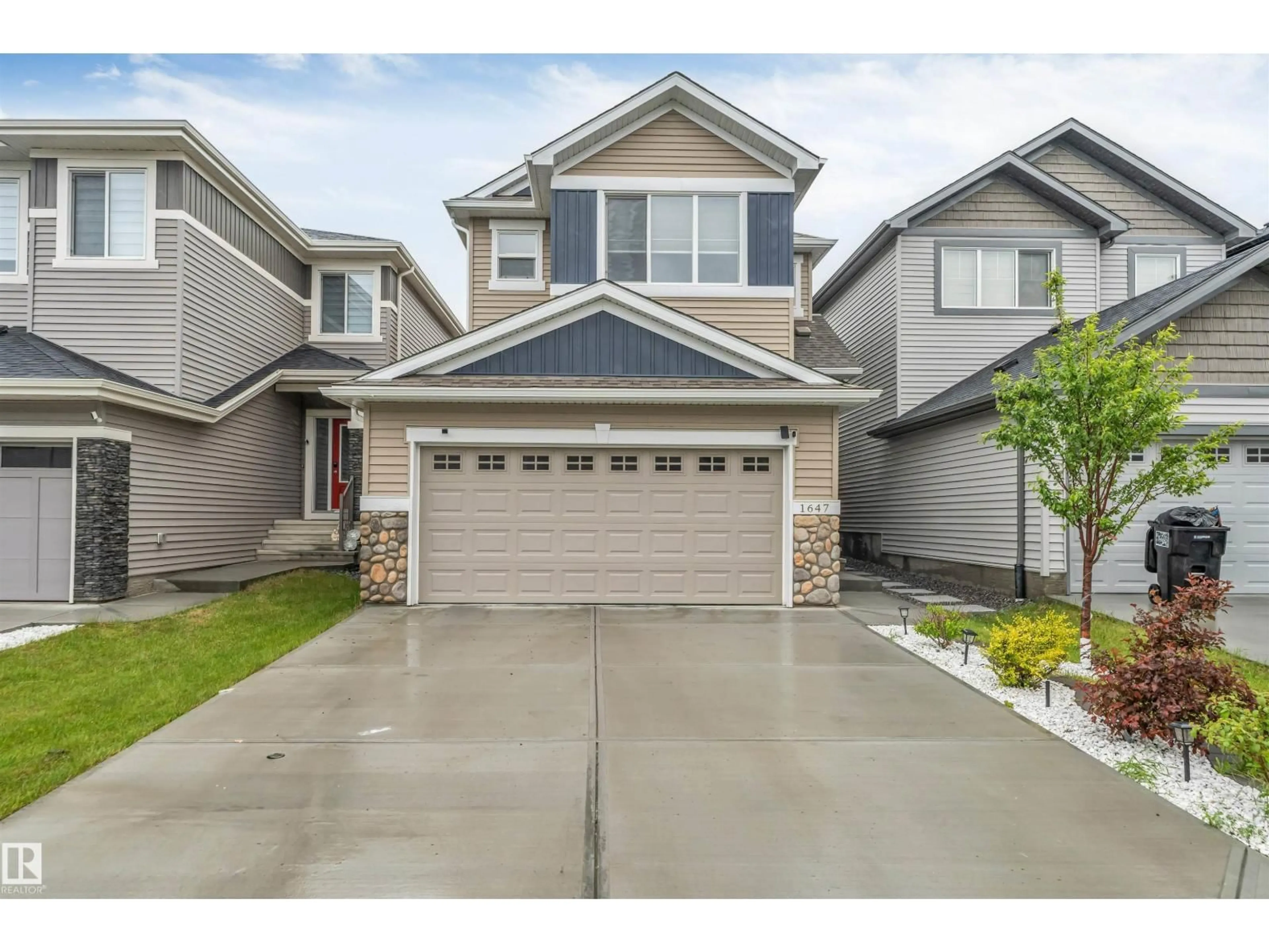 Home with vinyl exterior material, street for 1647 13 ST, Edmonton Alberta T6T2N5
