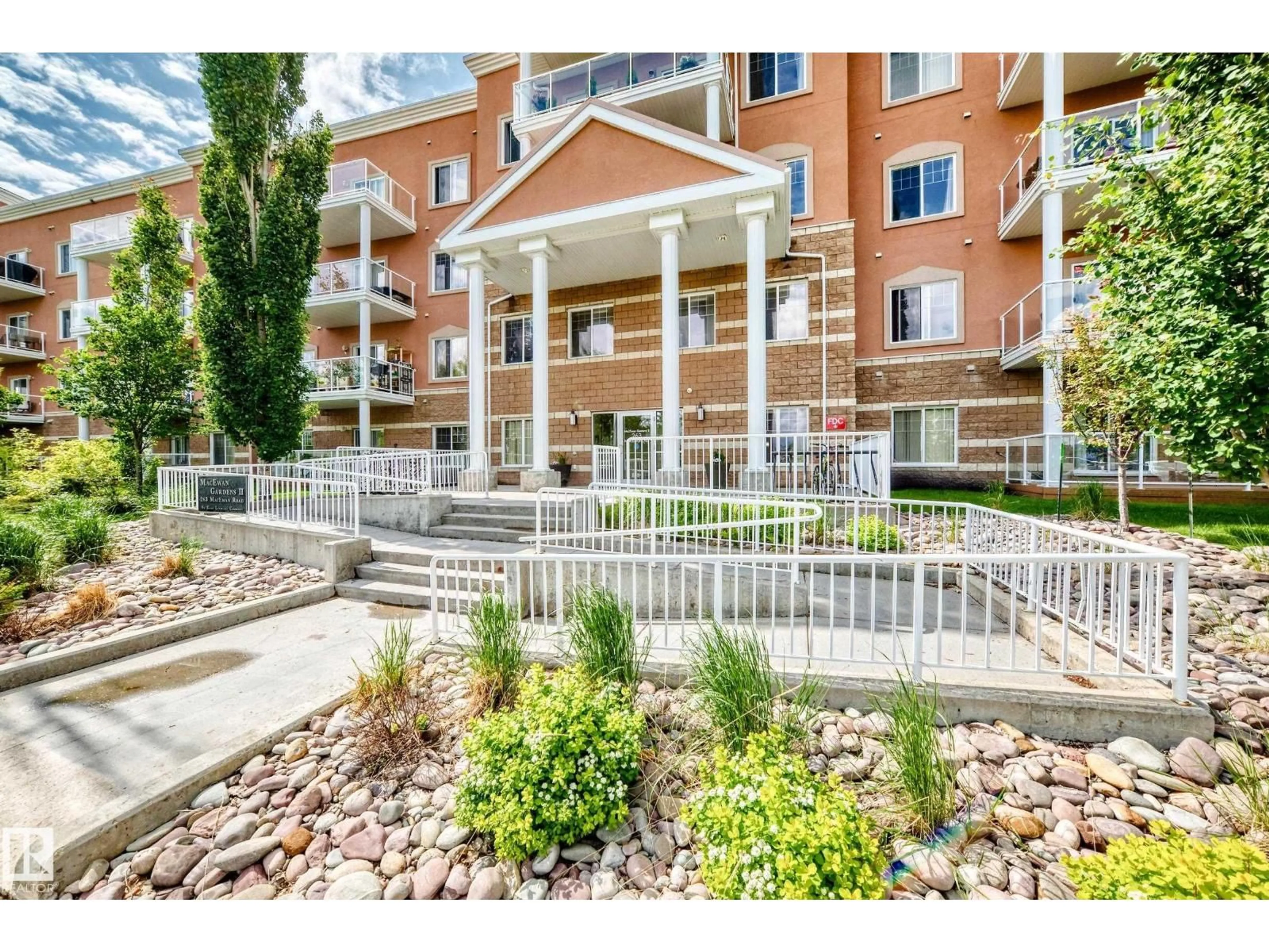 Patio, street for 419 - 263 MACEWAN RD, Edmonton Alberta T6W0C4