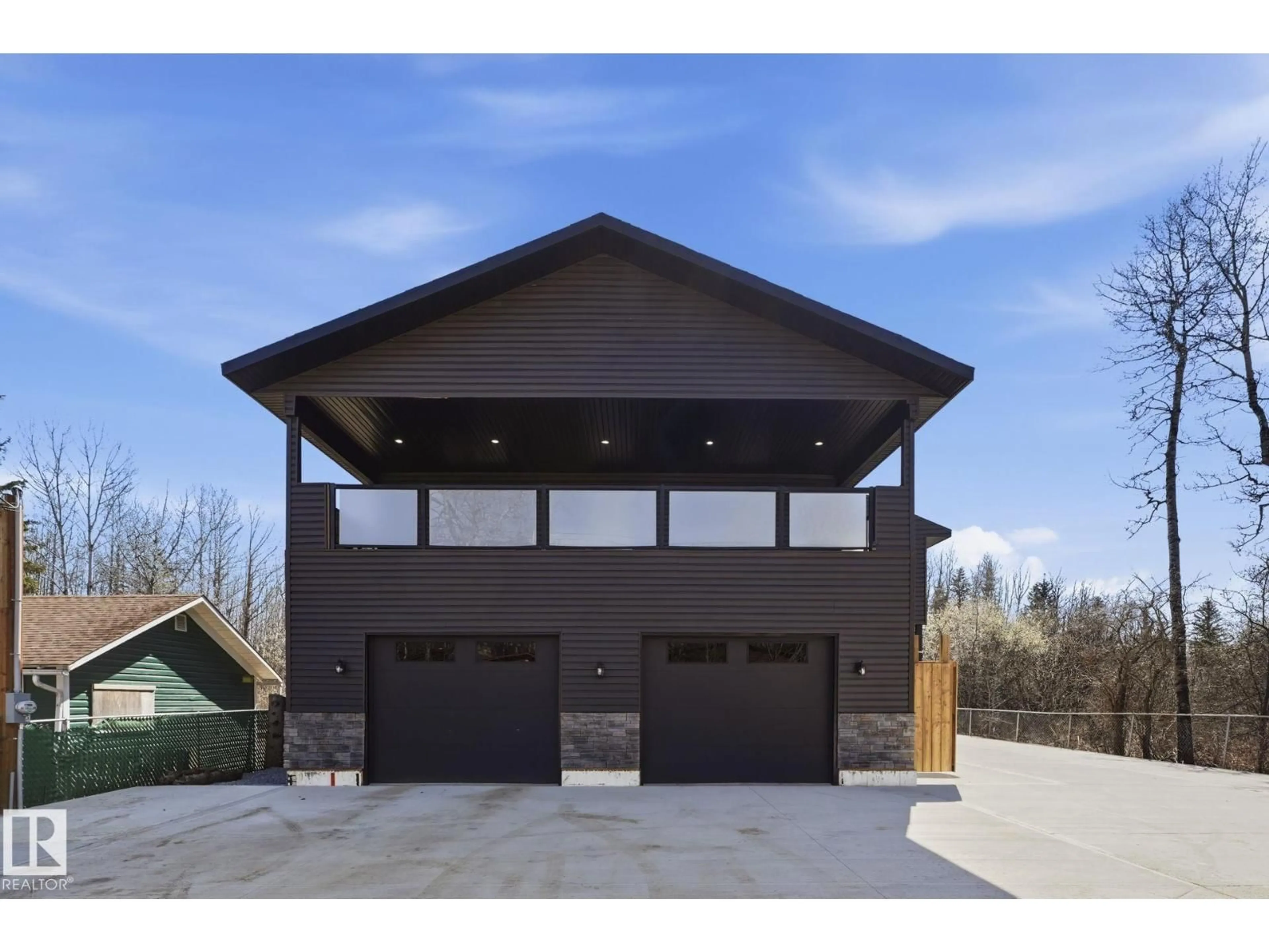 Indoor garage for 213 2 AV, Rural Wetaskiwin County Alberta T0C1X0