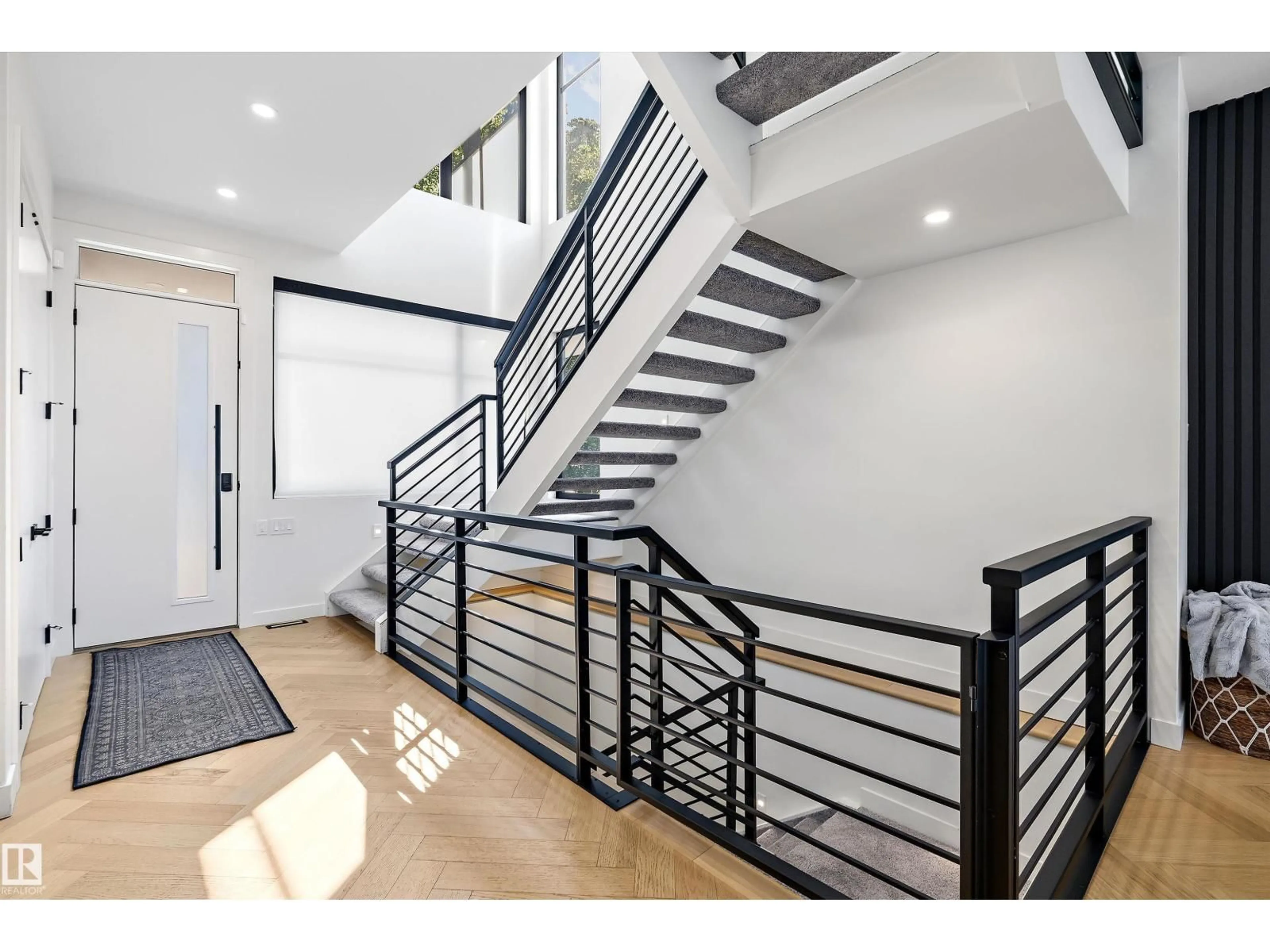 Stairs for 14624 93 AV, Edmonton Alberta T5R5G6