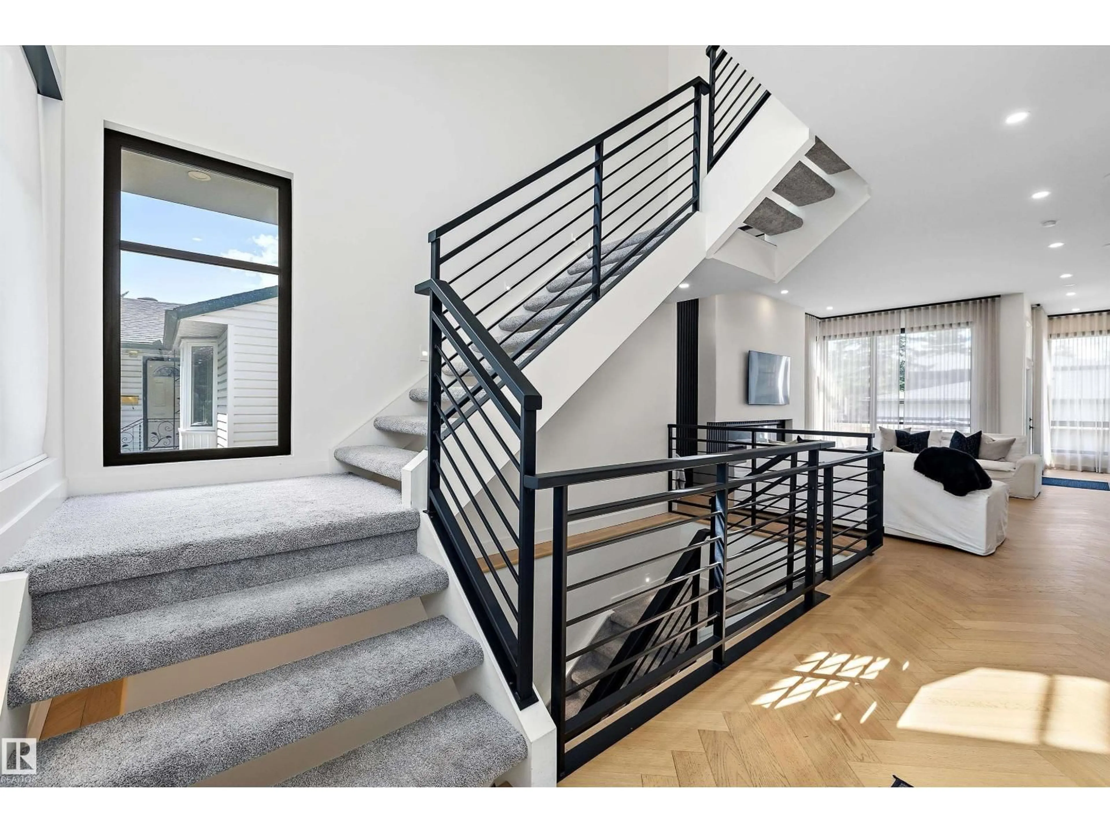 Stairs for 14624 93 AV, Edmonton Alberta T5R5G6