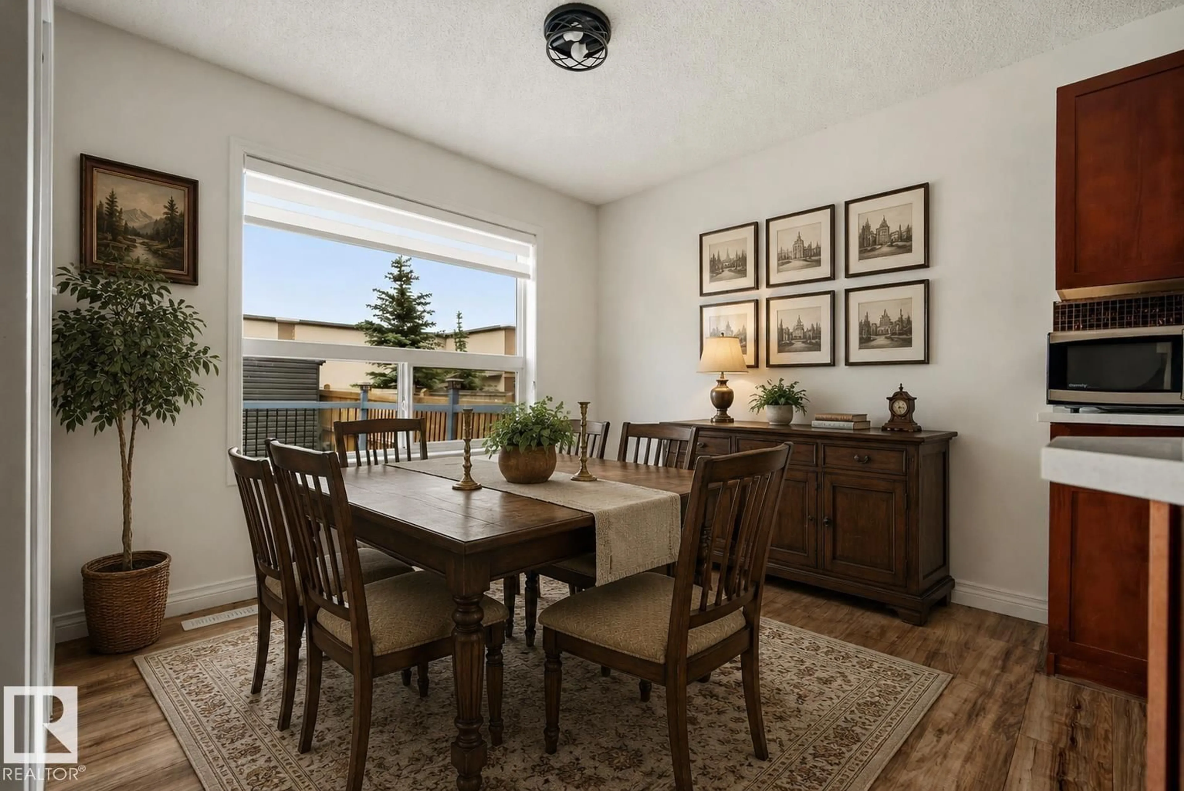 Dining room, wood/laminate floor for NW - 1526 37C AV, Edmonton Alberta T6T0E1