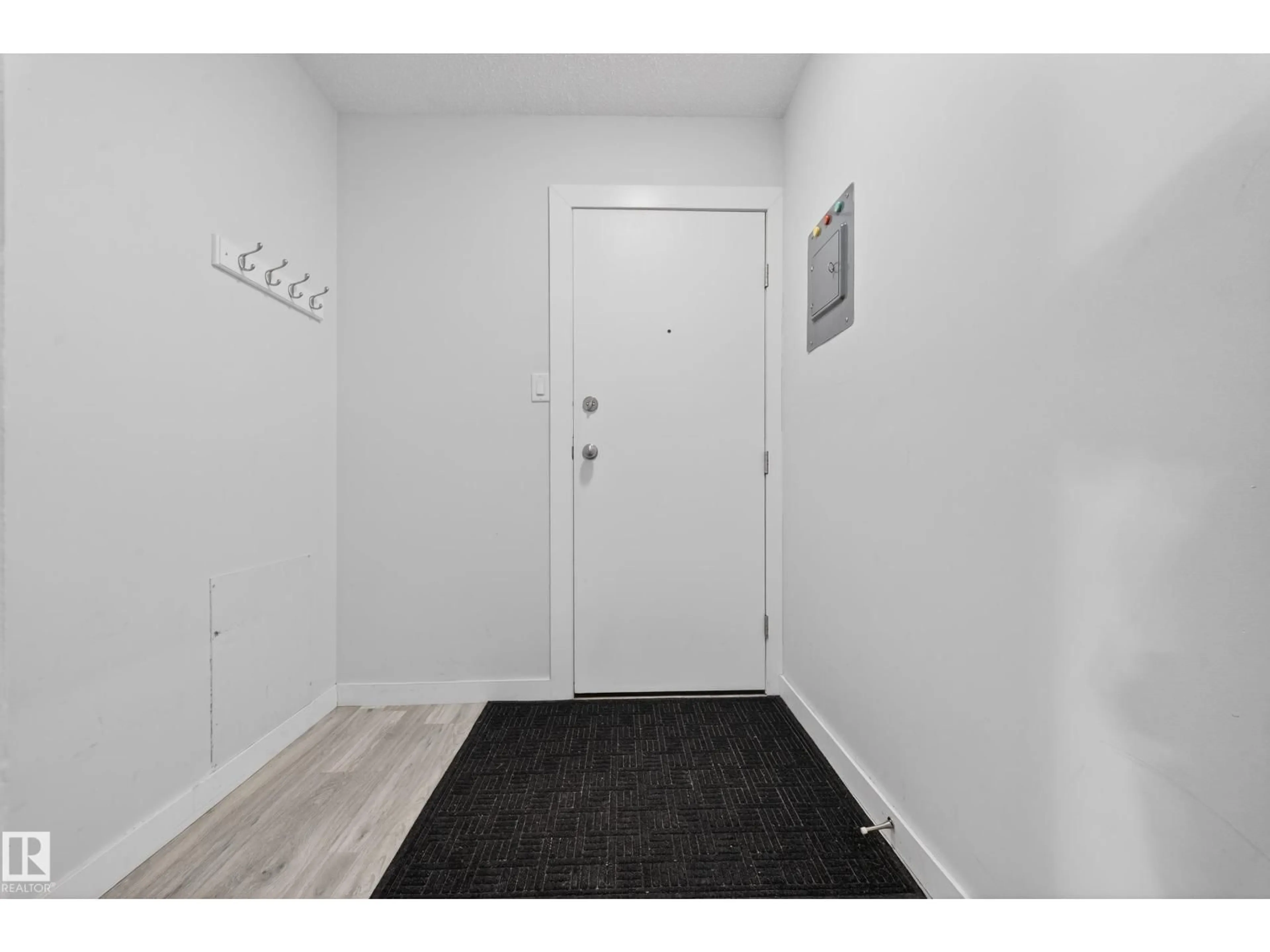 Indoor entryway for #202 - 10615 156 ST, Edmonton Alberta T5P2S2