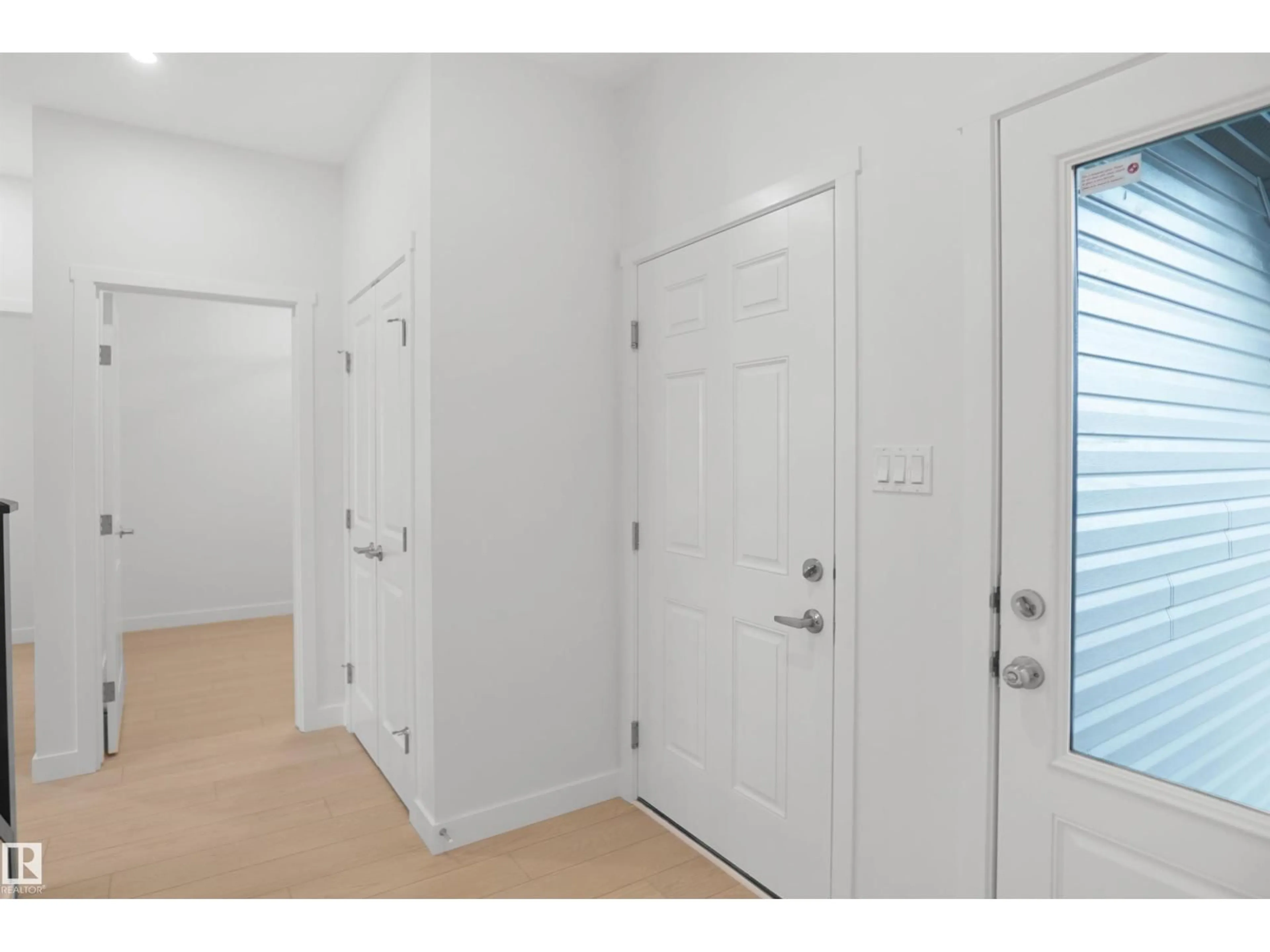 Indoor entryway for NW - 20928 16 AV, Edmonton Alberta T6W5G7