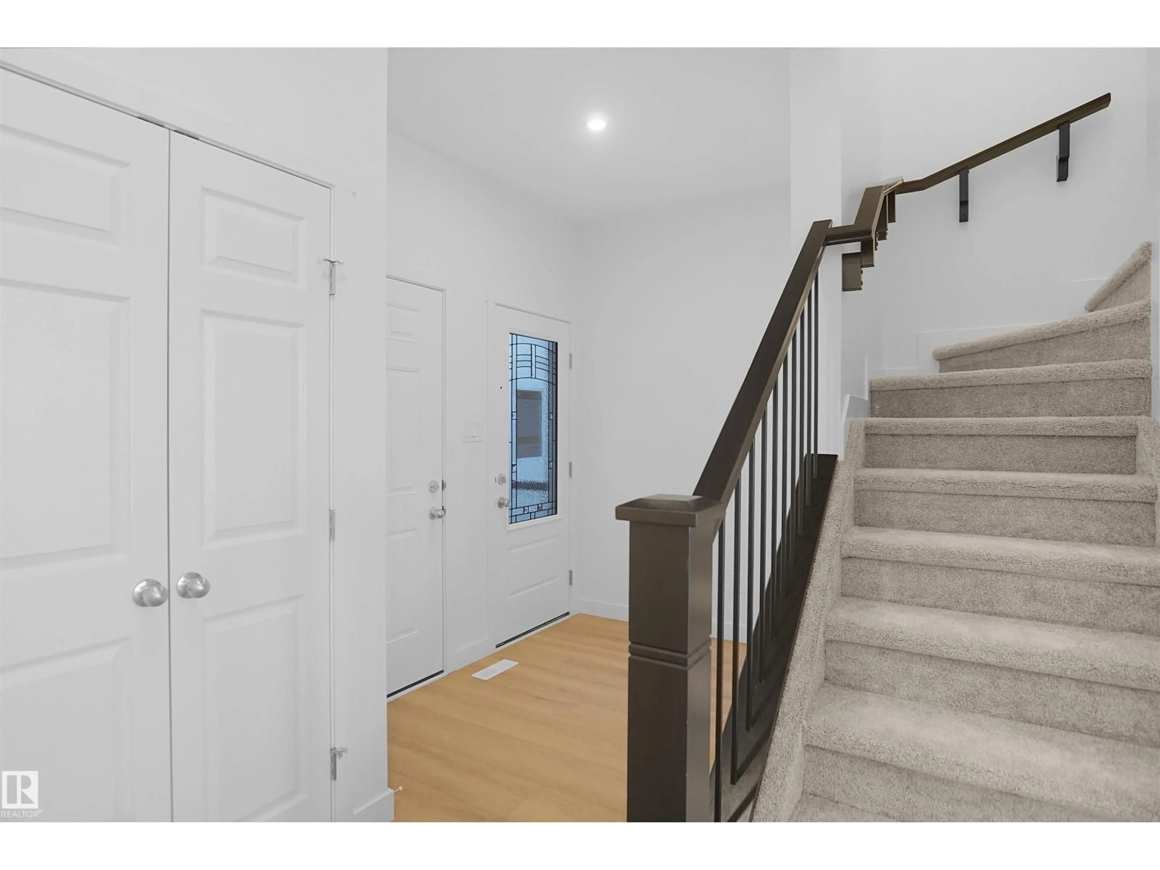 Indoor entryway for NW - 20928 16 AV, Edmonton Alberta T6W5G7