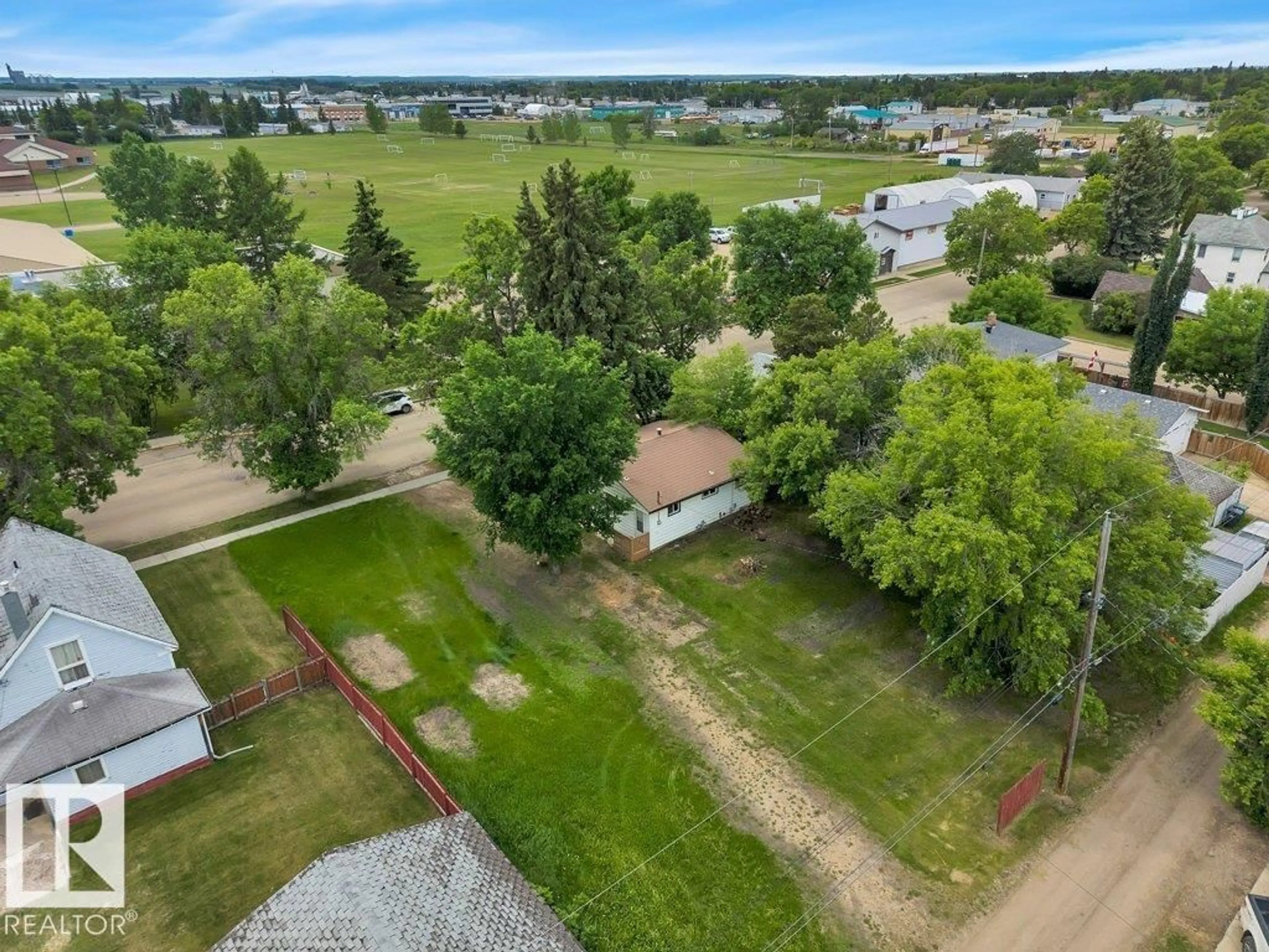 A pic from outside/outdoor area/front of a property/back of a property/a pic from drone, unknown for 4712 47 AV, Wetaskiwin Alberta T9A0J5