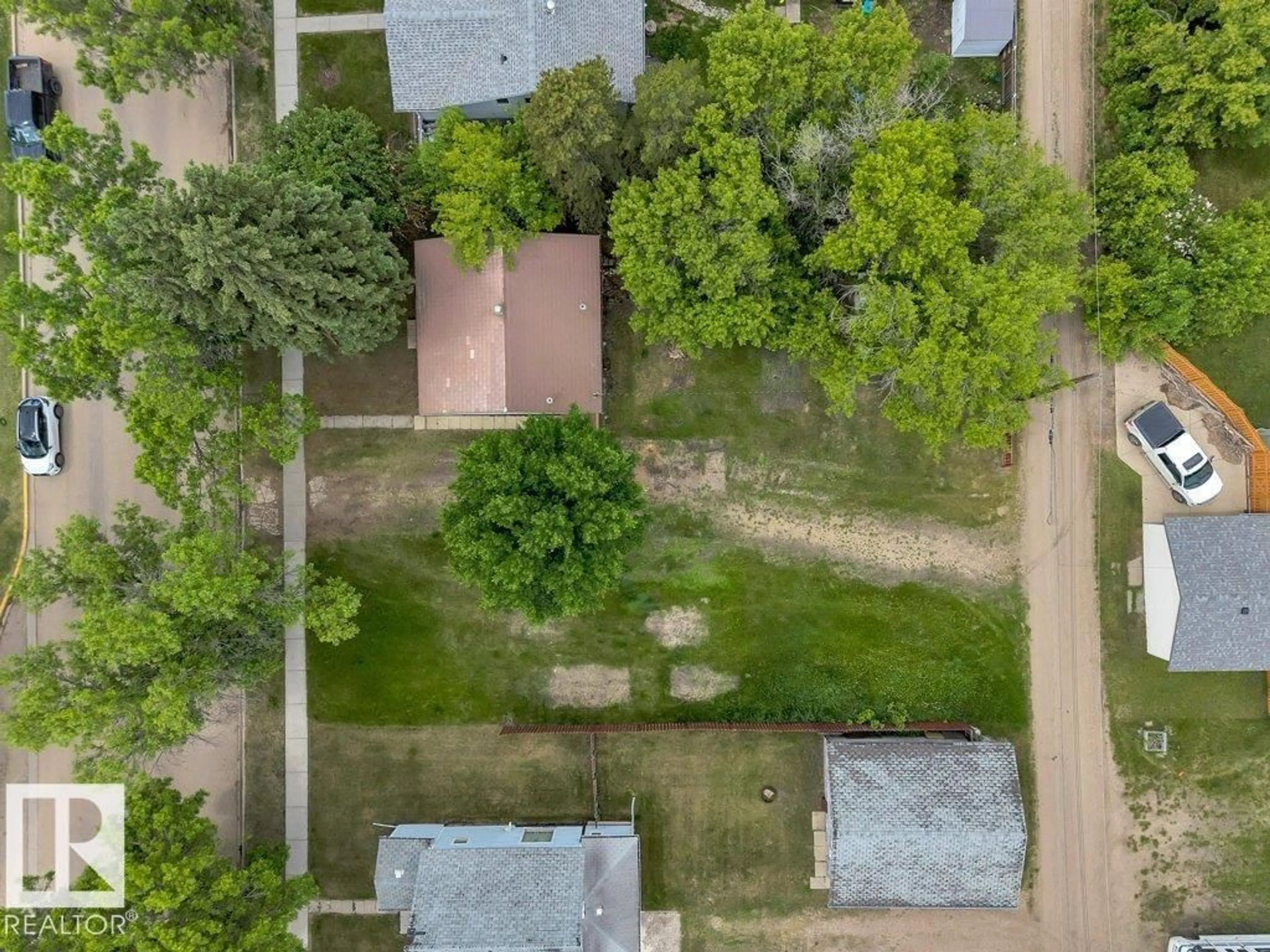 A pic from outside/outdoor area/front of a property/back of a property/a pic from drone, unknown for 4712 47 AV, Wetaskiwin Alberta T9A0J5