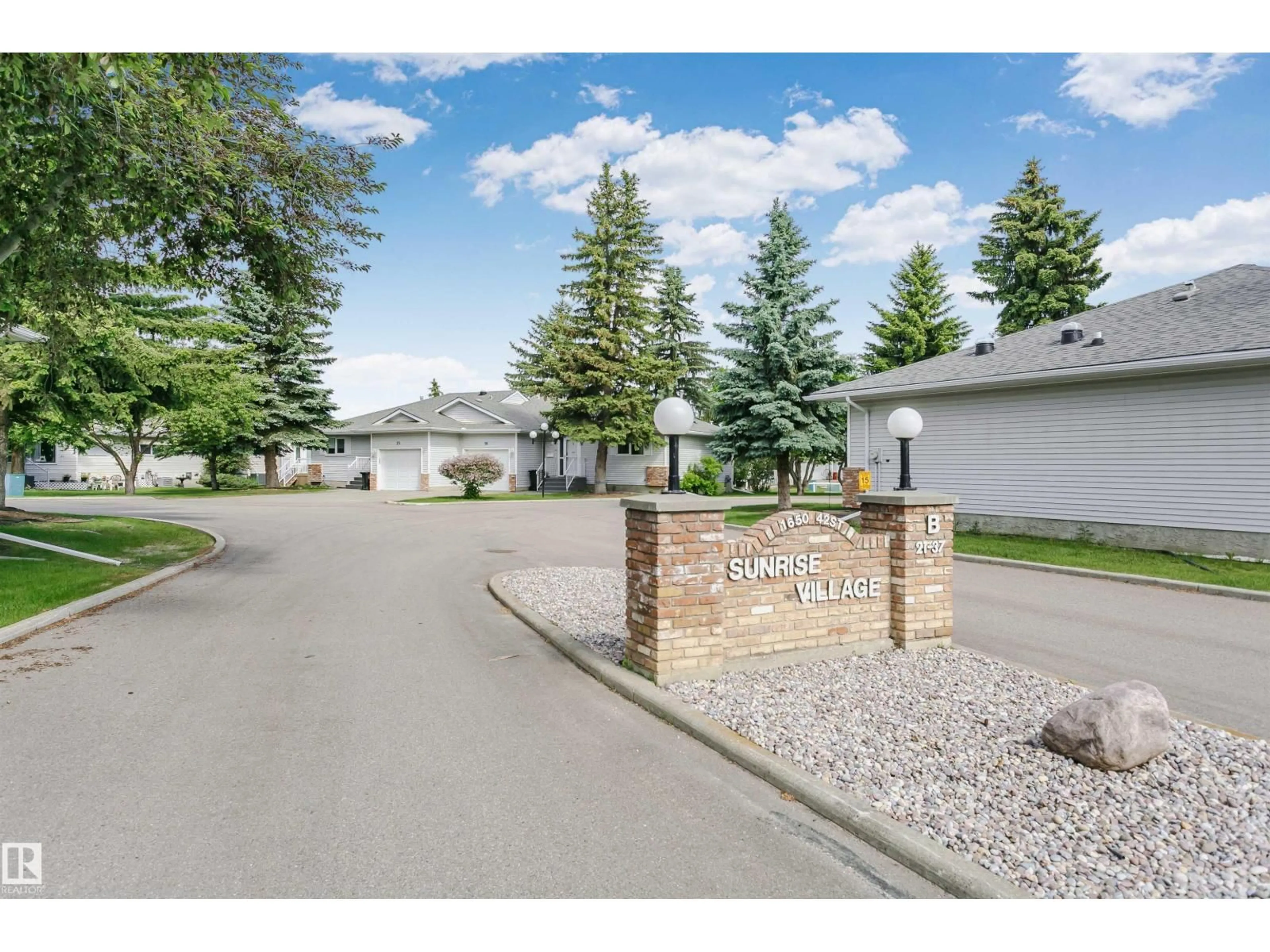 A pic from outside/outdoor area/front of a property/back of a property/a pic from drone, street for 26 - 1650 42 ST, Edmonton Alberta T6L5P4
