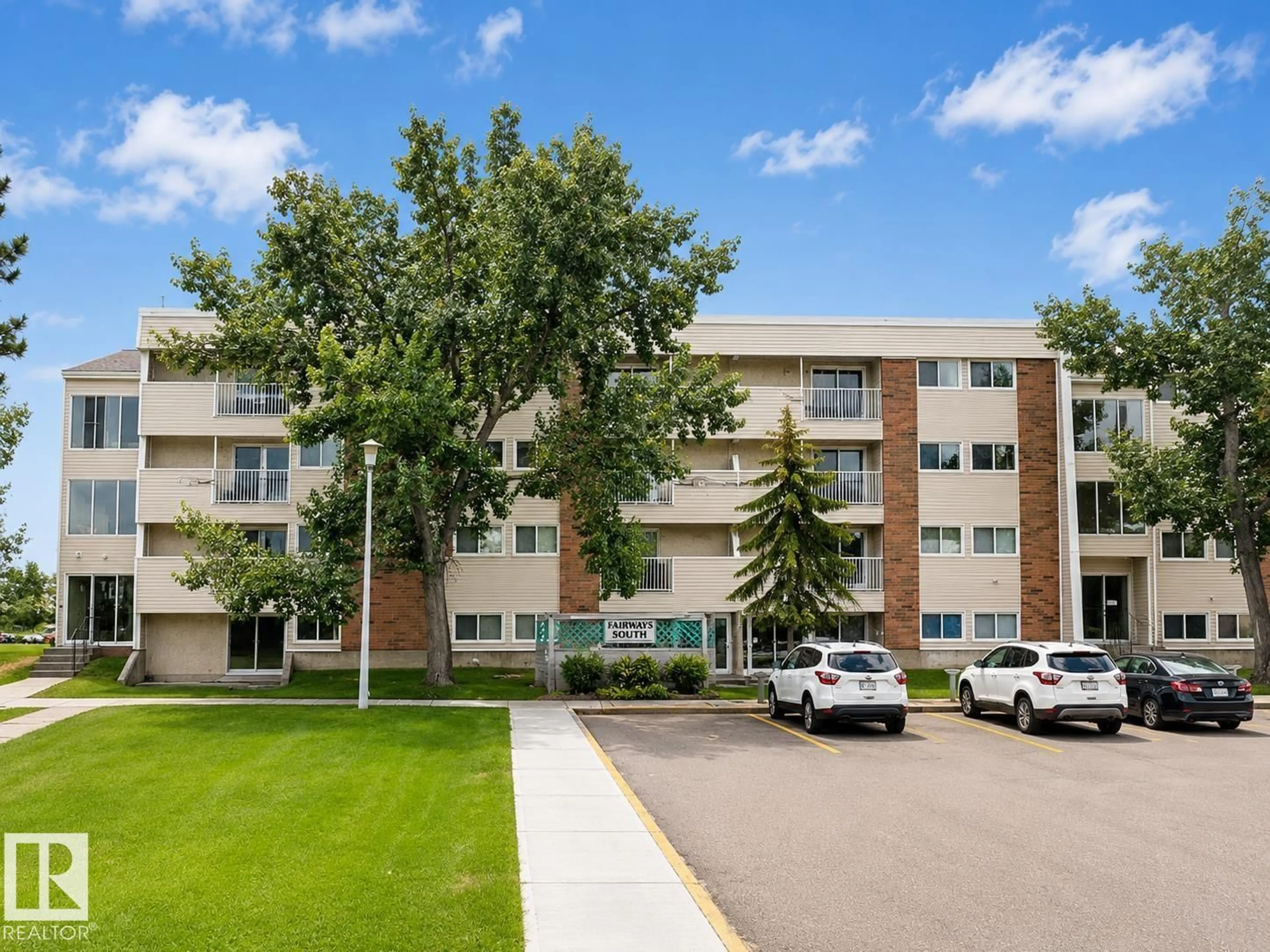 Patio, building for 38 - 11265 31 AV, Edmonton Alberta T6J3V7