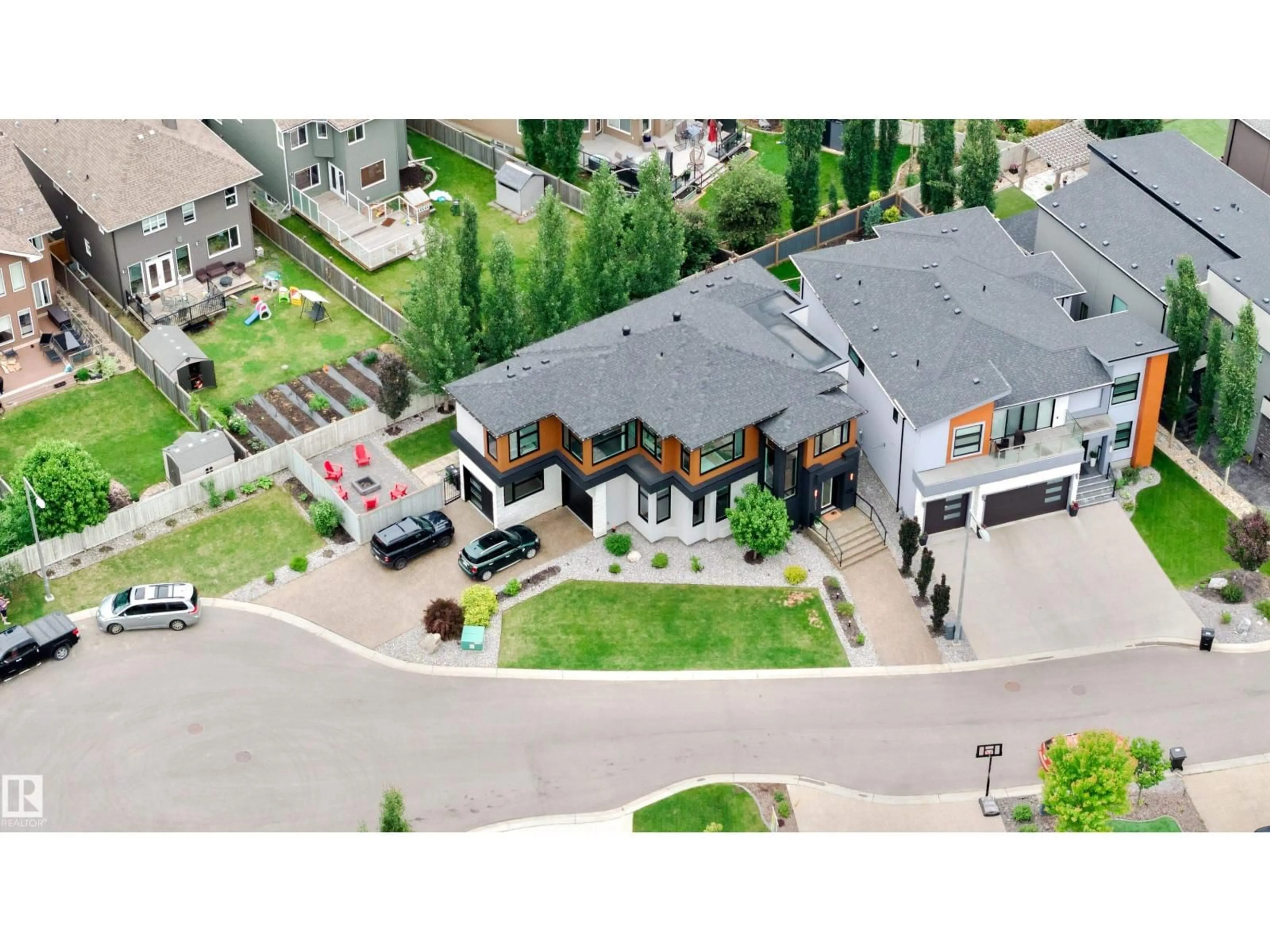 A pic from outside/outdoor area/front of a property/back of a property/a pic from drone, street for 1313 CLEMENT CT, Edmonton Alberta T6M0C9