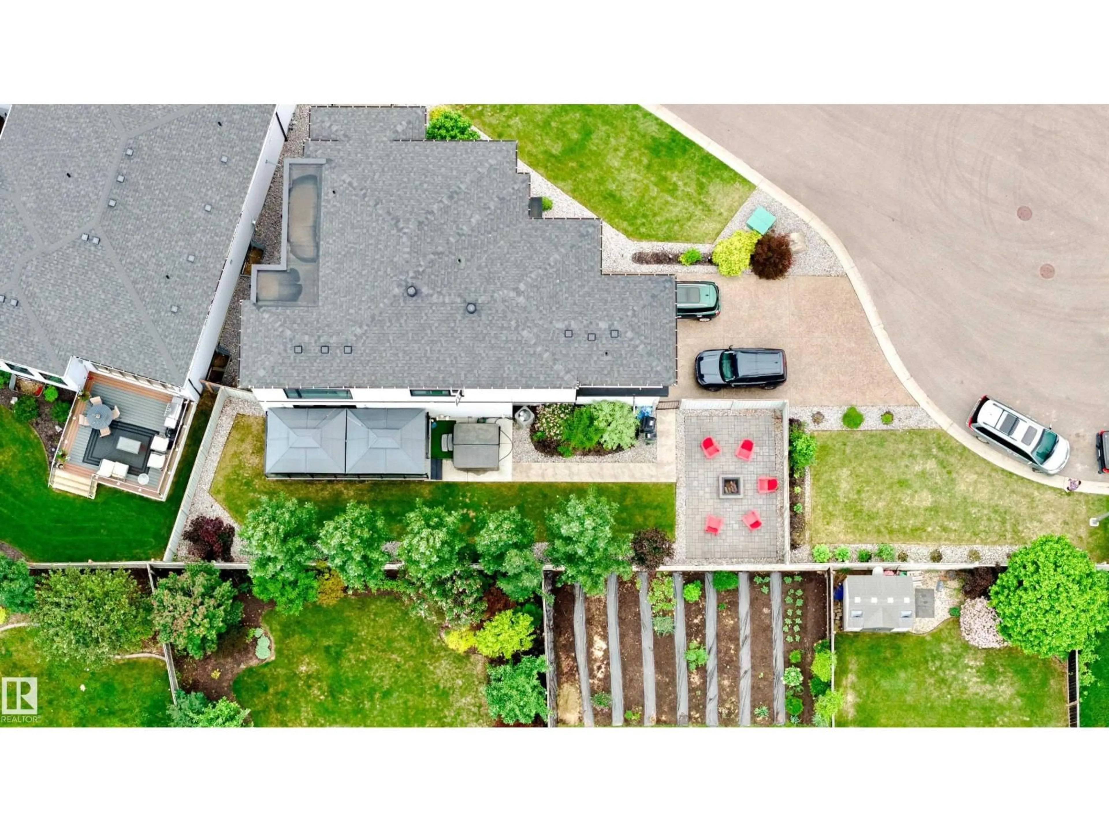A pic from outside/outdoor area/front of a property/back of a property/a pic from drone, street for 1313 CLEMENT CT, Edmonton Alberta T6M0C9