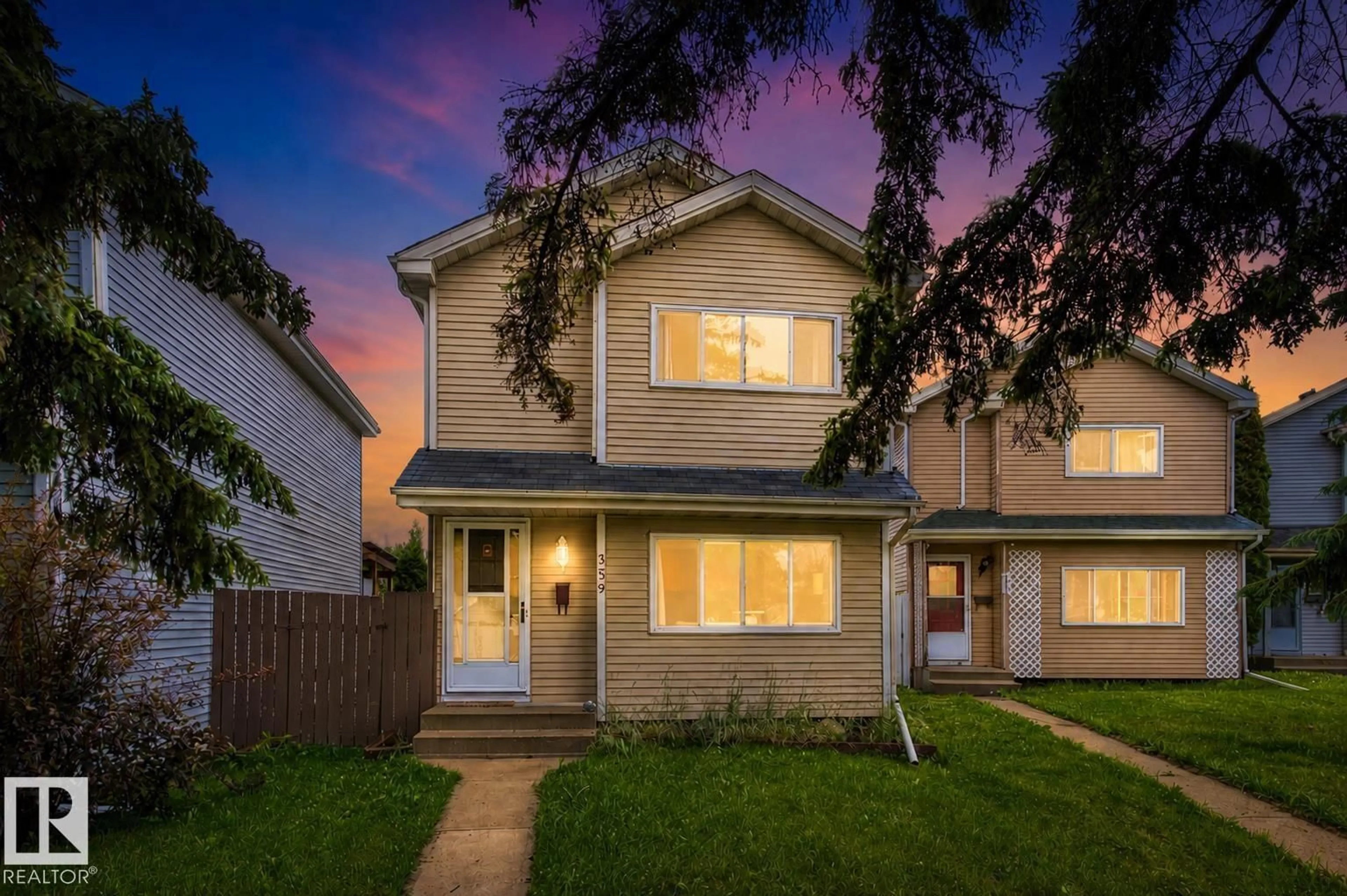 Home with vinyl exterior material, street for 359 KIRKPATRICK CR, Edmonton Alberta T6L5C9