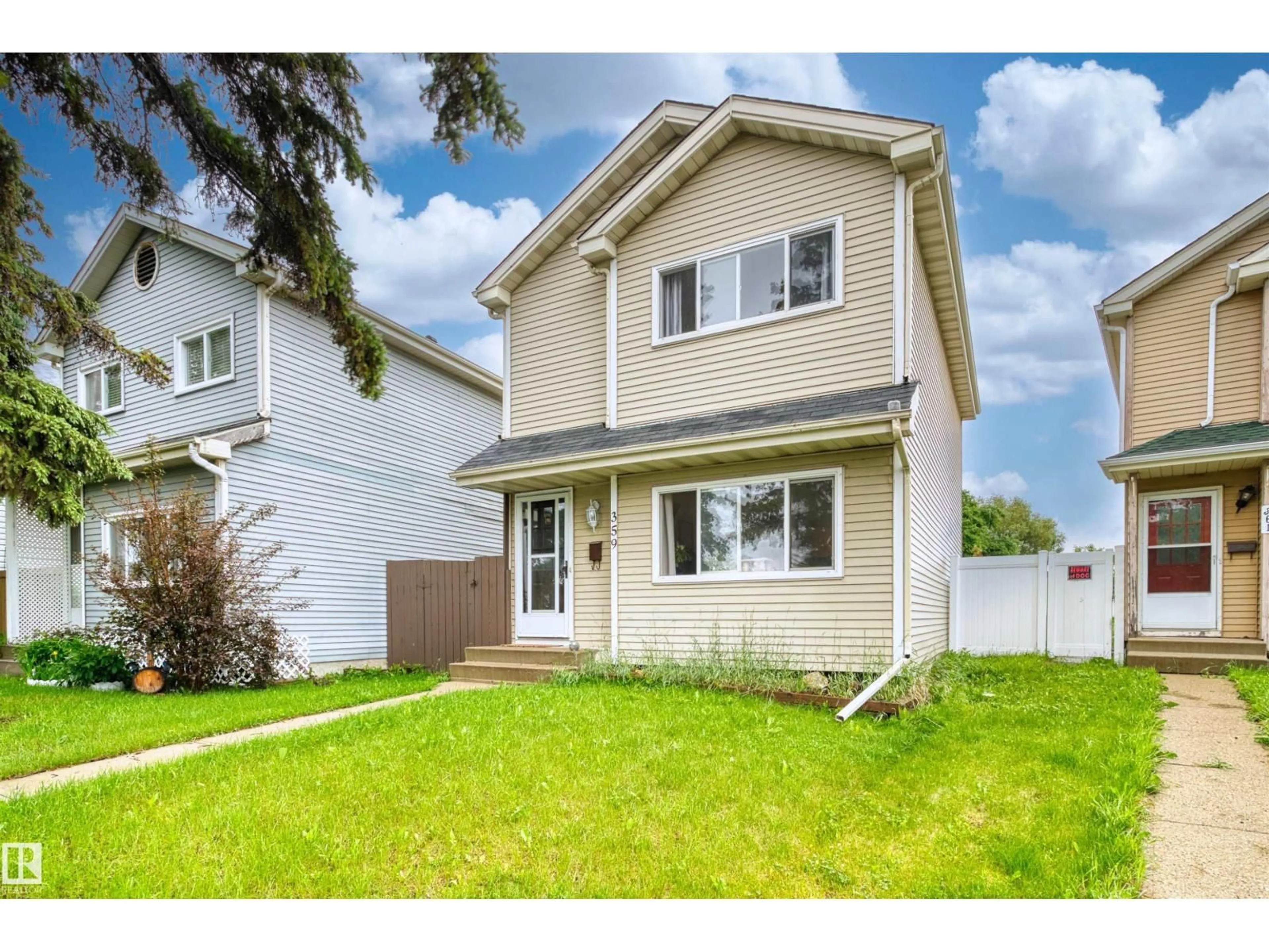 Home with vinyl exterior material, street for 359 KIRKPATRICK CR, Edmonton Alberta T6L5C9