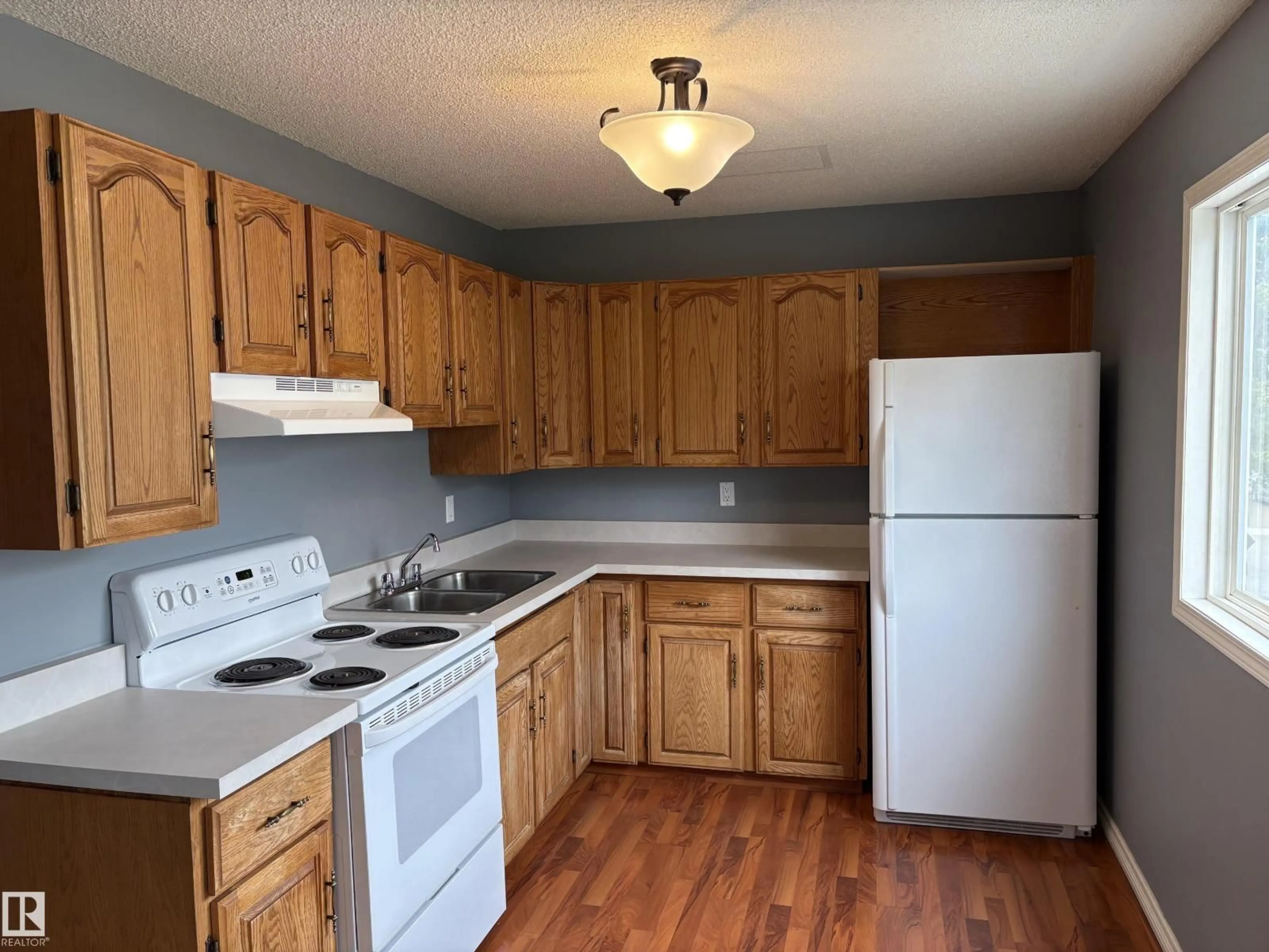 Standard kitchen, unknown for 14644 52 ST, Edmonton Alberta T5A3M7