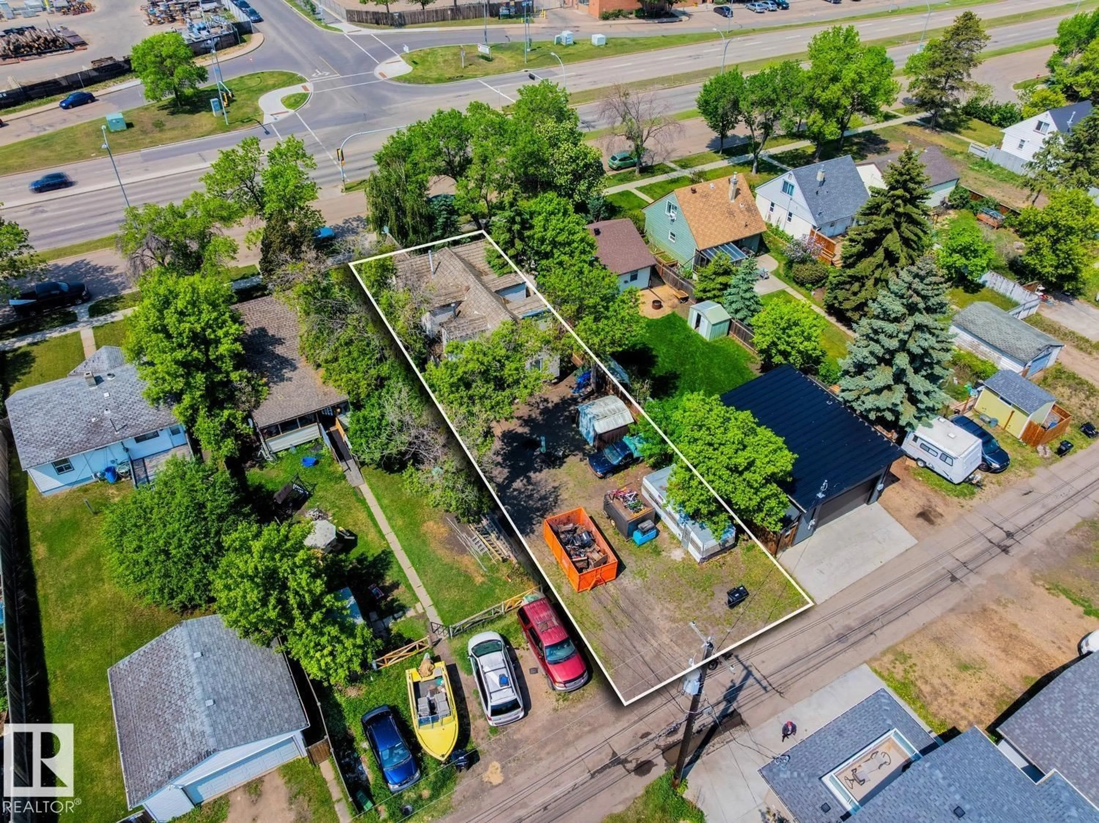 A pic from outside/outdoor area/front of a property/back of a property/a pic from drone, street for 12223 107 ST, Edmonton Alberta T5G2S9