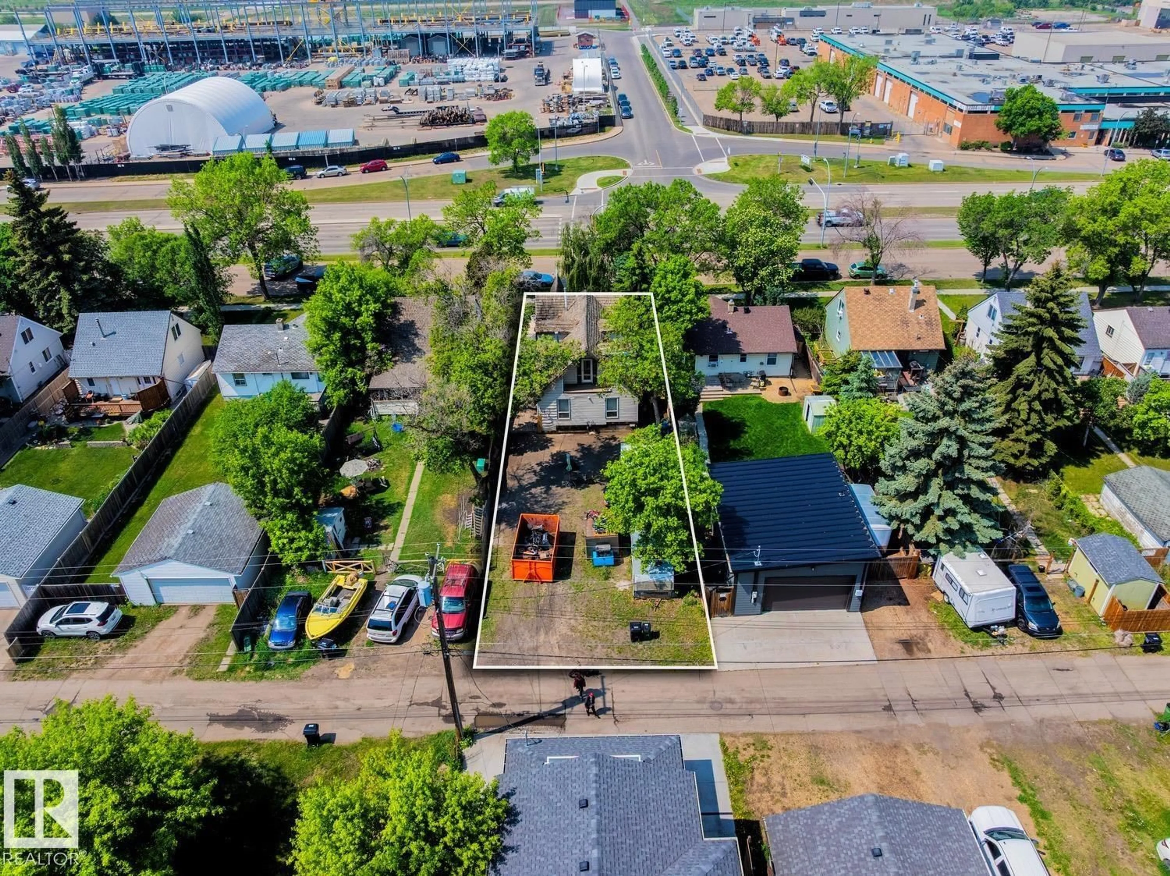 A pic from outside/outdoor area/front of a property/back of a property/a pic from drone, street for 12223 107 ST, Edmonton Alberta T5G2S9