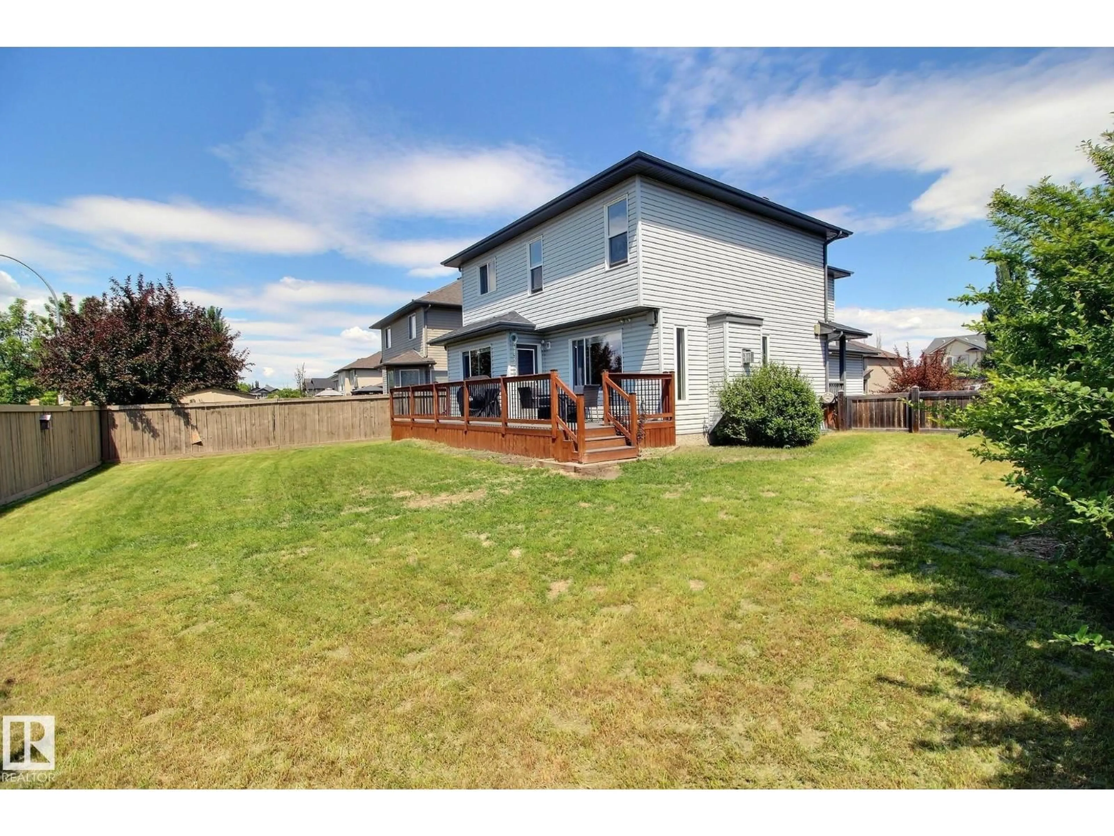 A pic from outside/outdoor area/front of a property/back of a property/a pic from drone, unknown for 19 HUXLEY CV, Spruce Grove Alberta T7X4S5