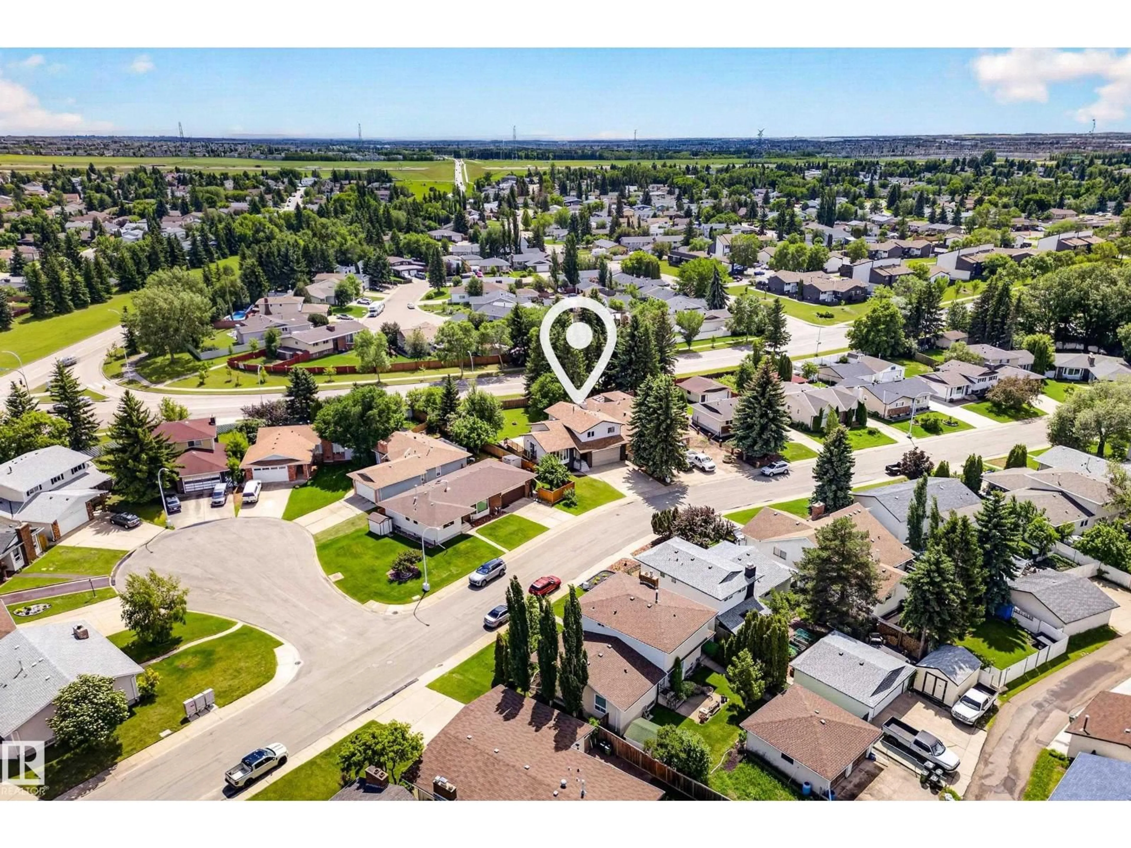 A pic from outside/outdoor area/front of a property/back of a property/a pic from drone, street for 55 EKOTA CR, Edmonton Alberta T6K2J6