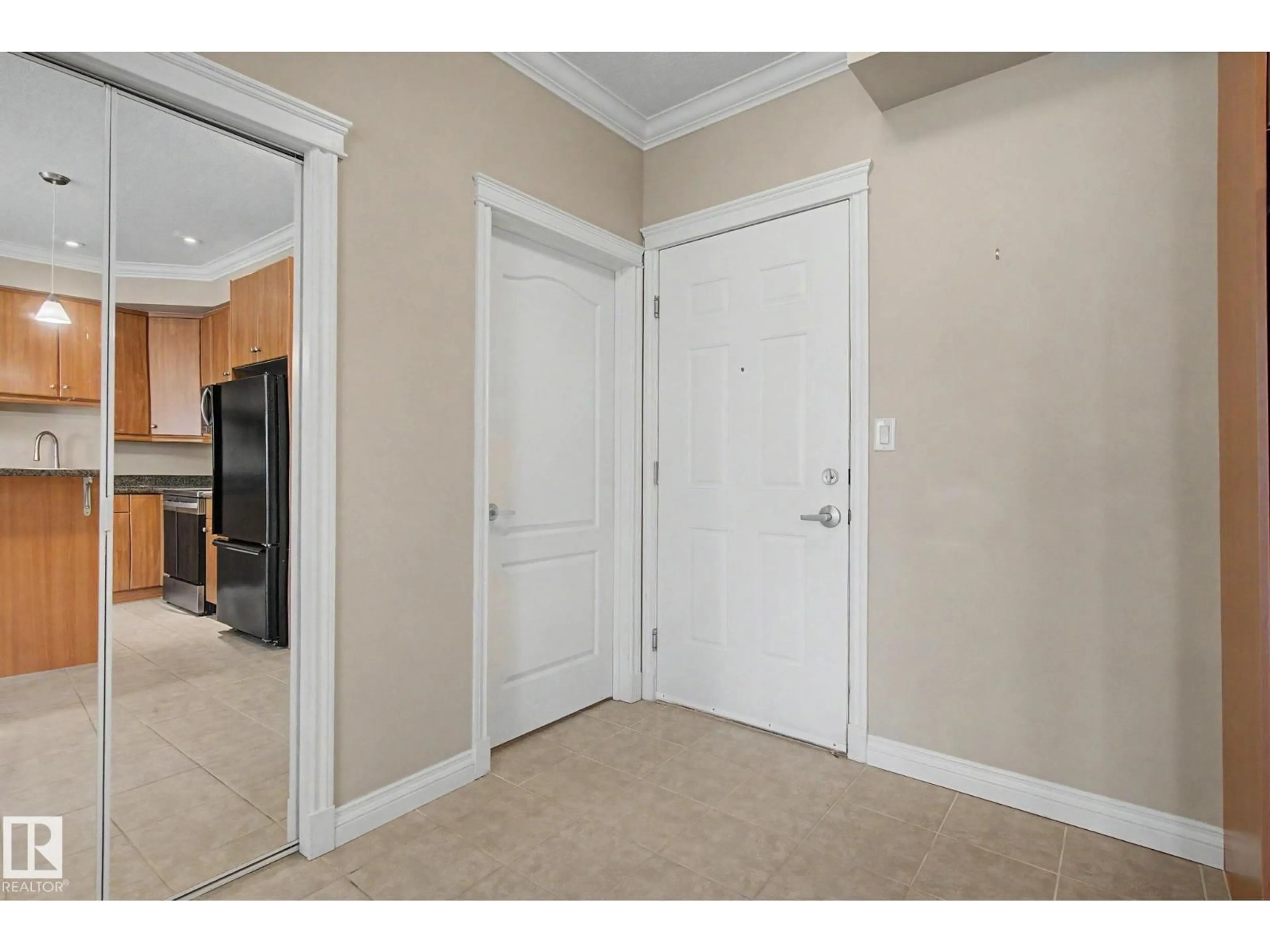 Indoor entryway for #413 - 10116 80 AV, Edmonton Alberta T6E6V7