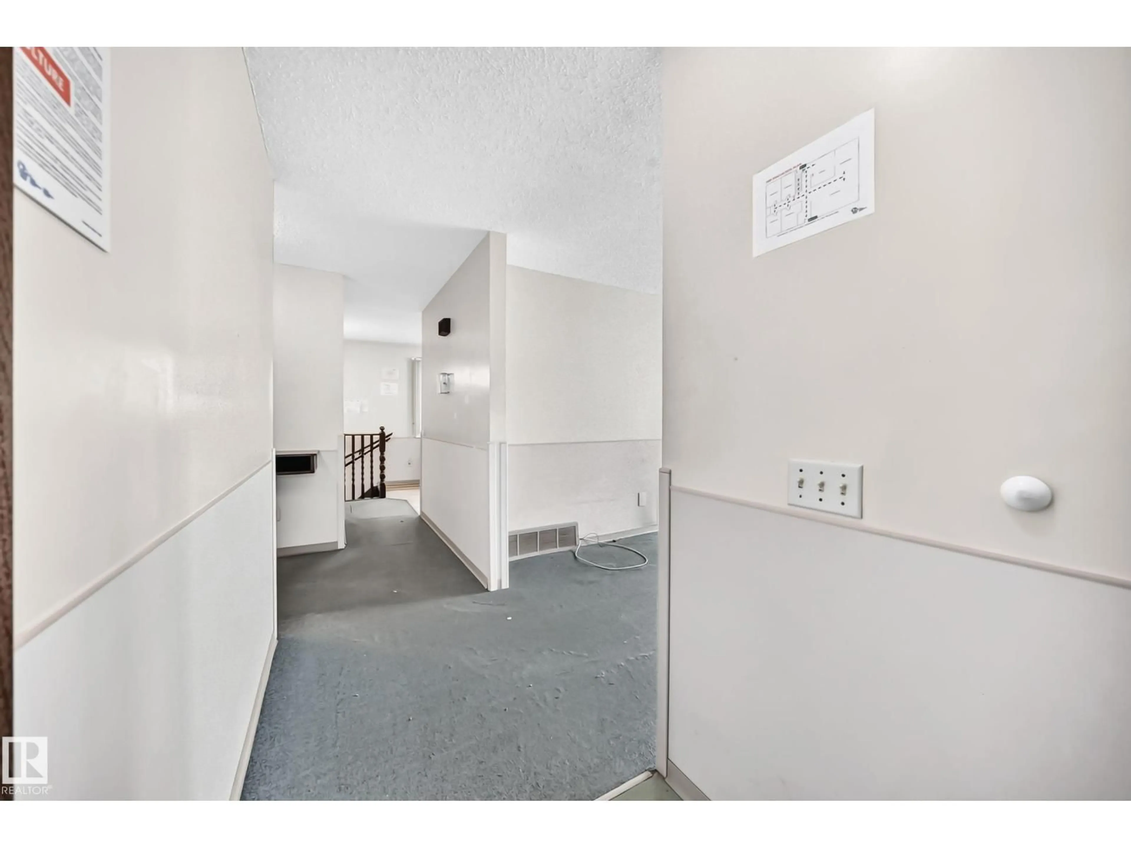 Indoor foyer for 2071 49A ST, Edmonton Alberta T6L2W9