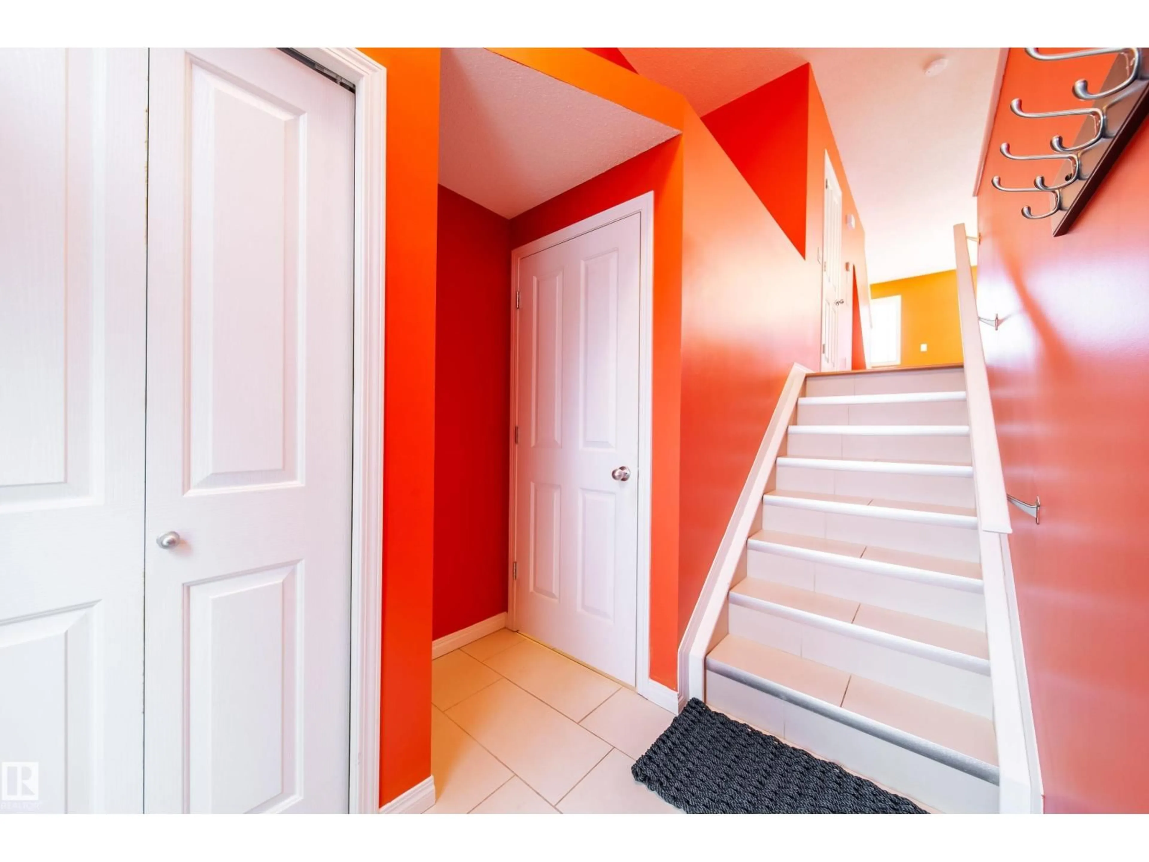 Indoor entryway for 31 - 460 HEMINGWAY RD, Edmonton Alberta T6M0M5