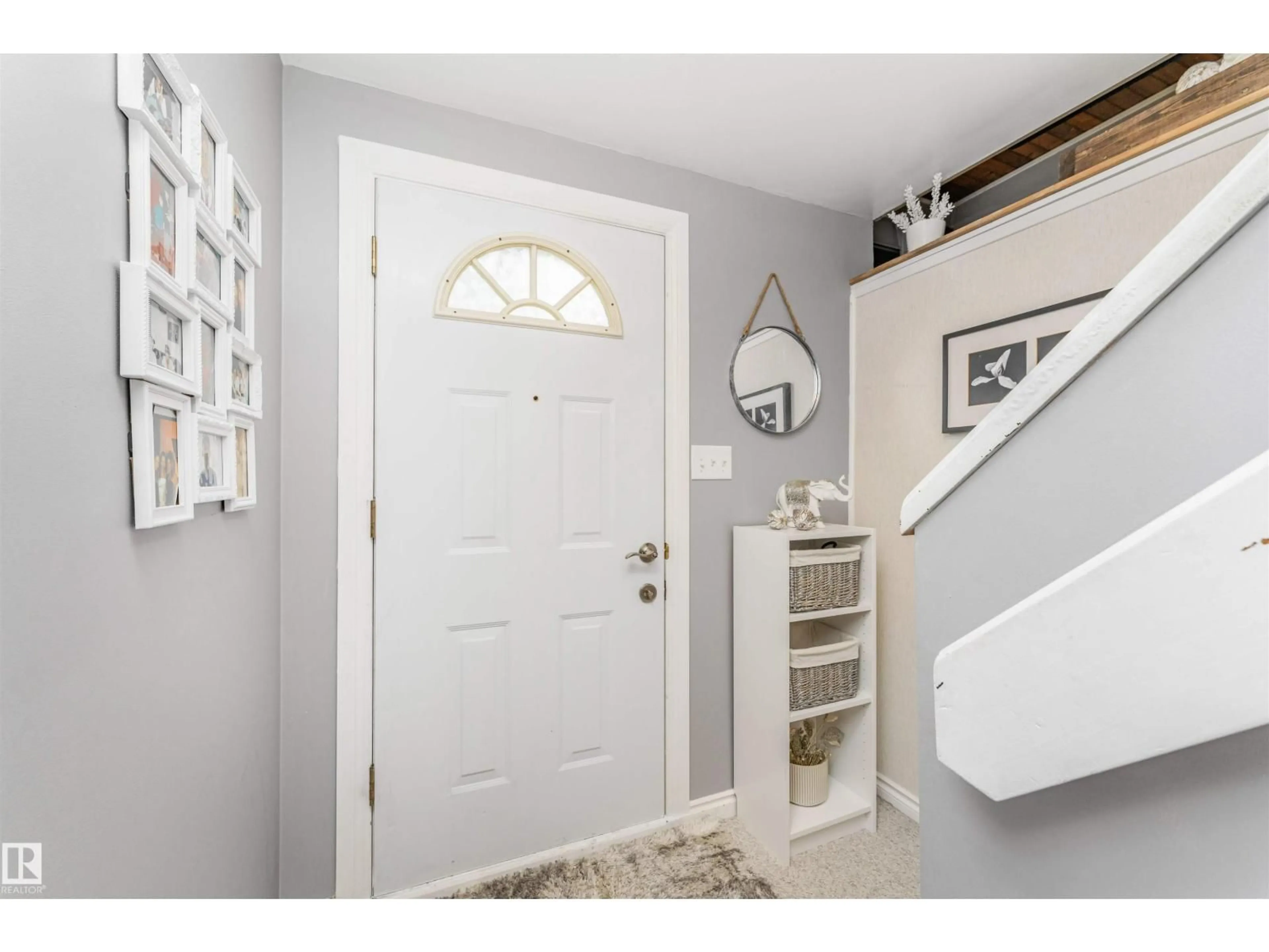Indoor entryway for NW - 35 NORTHWOODS VG, Edmonton Alberta T5X1T2