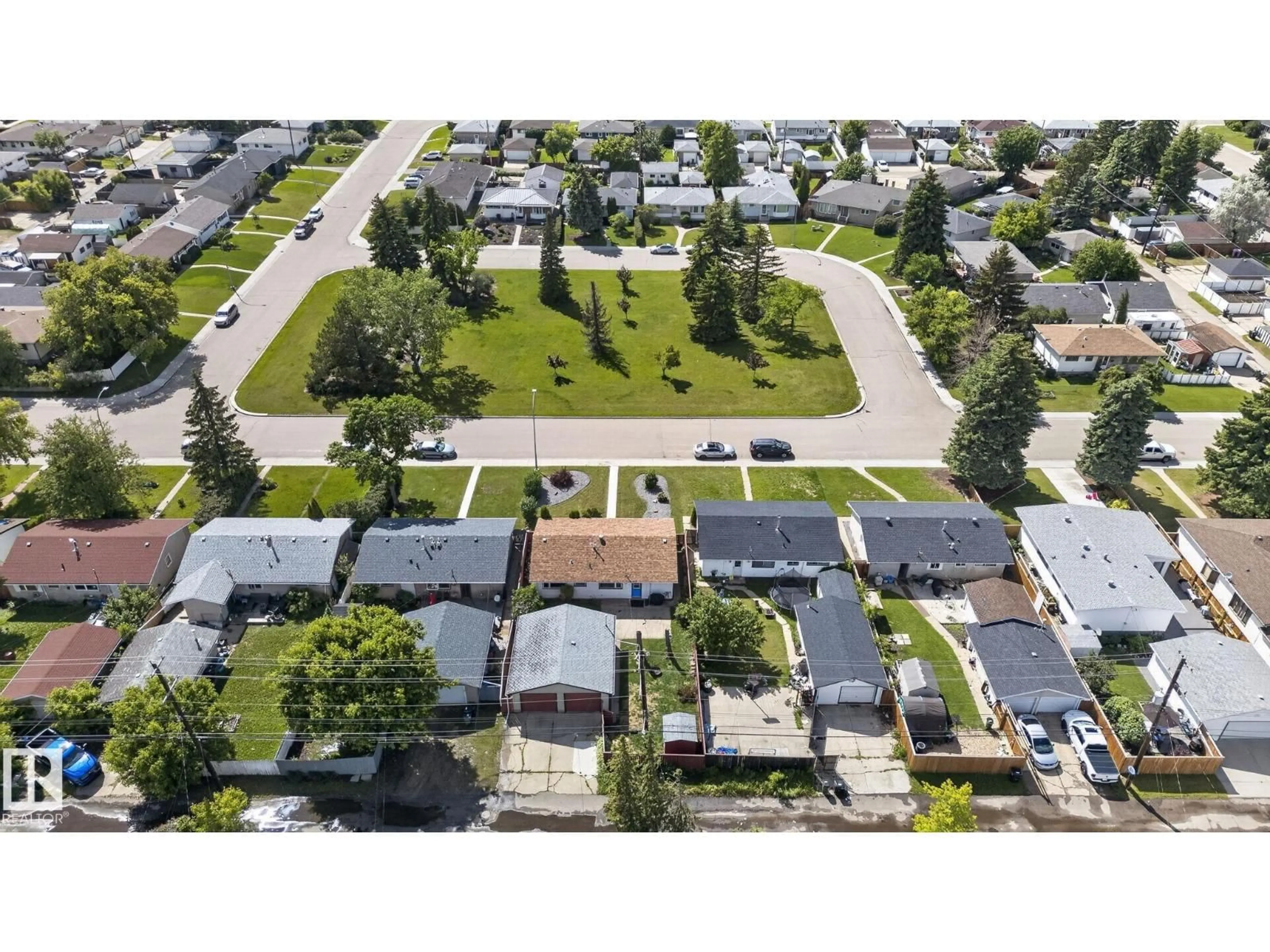 A pic from outside/outdoor area/front of a property/back of a property/a pic from drone, street for 13431 109 ST, Edmonton Alberta T5E4Y6