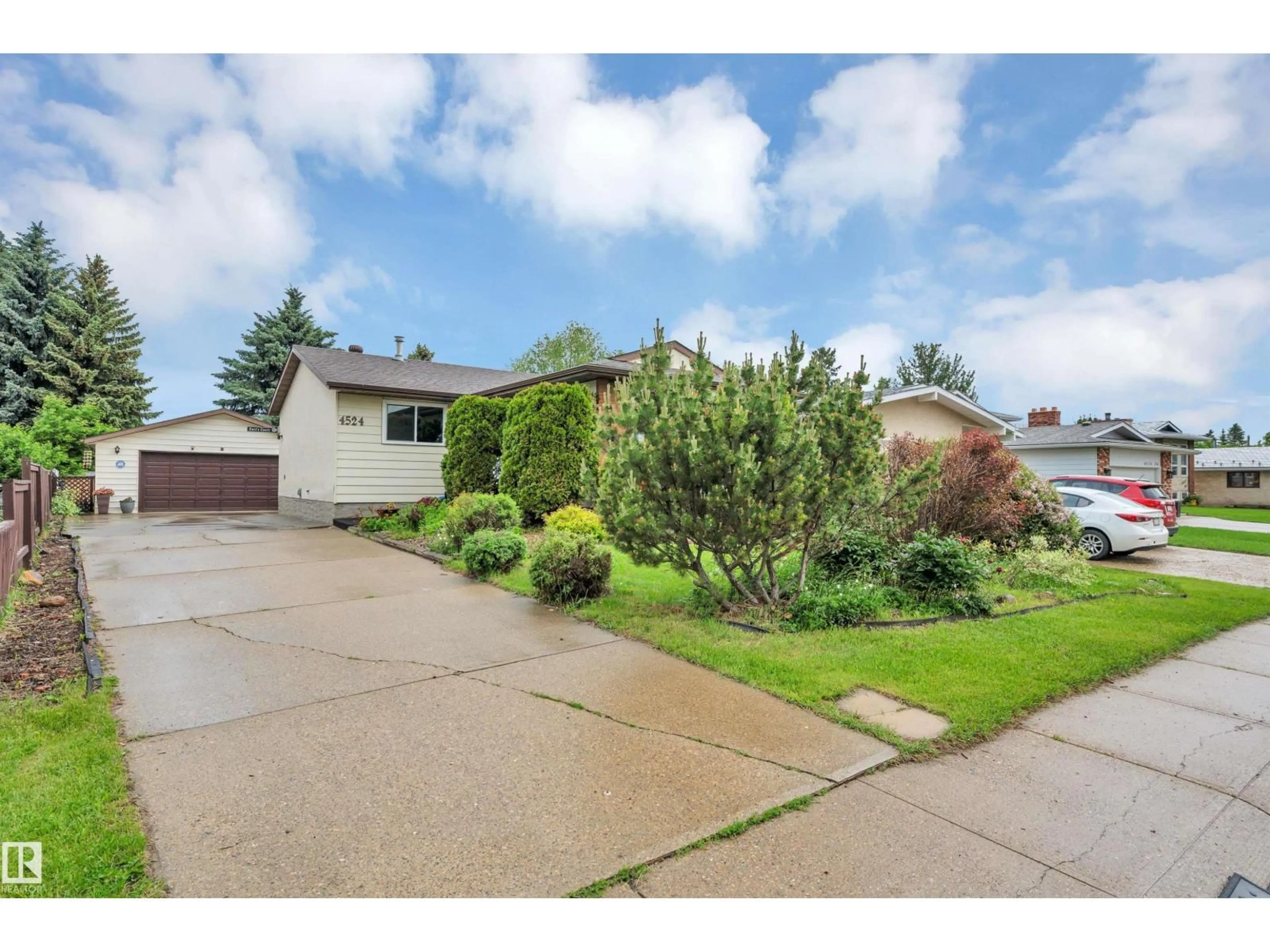 A pic from outside/outdoor area/front of a property/back of a property/a pic from drone, street for 4524 20A AV, Edmonton Alberta T6L2Z5