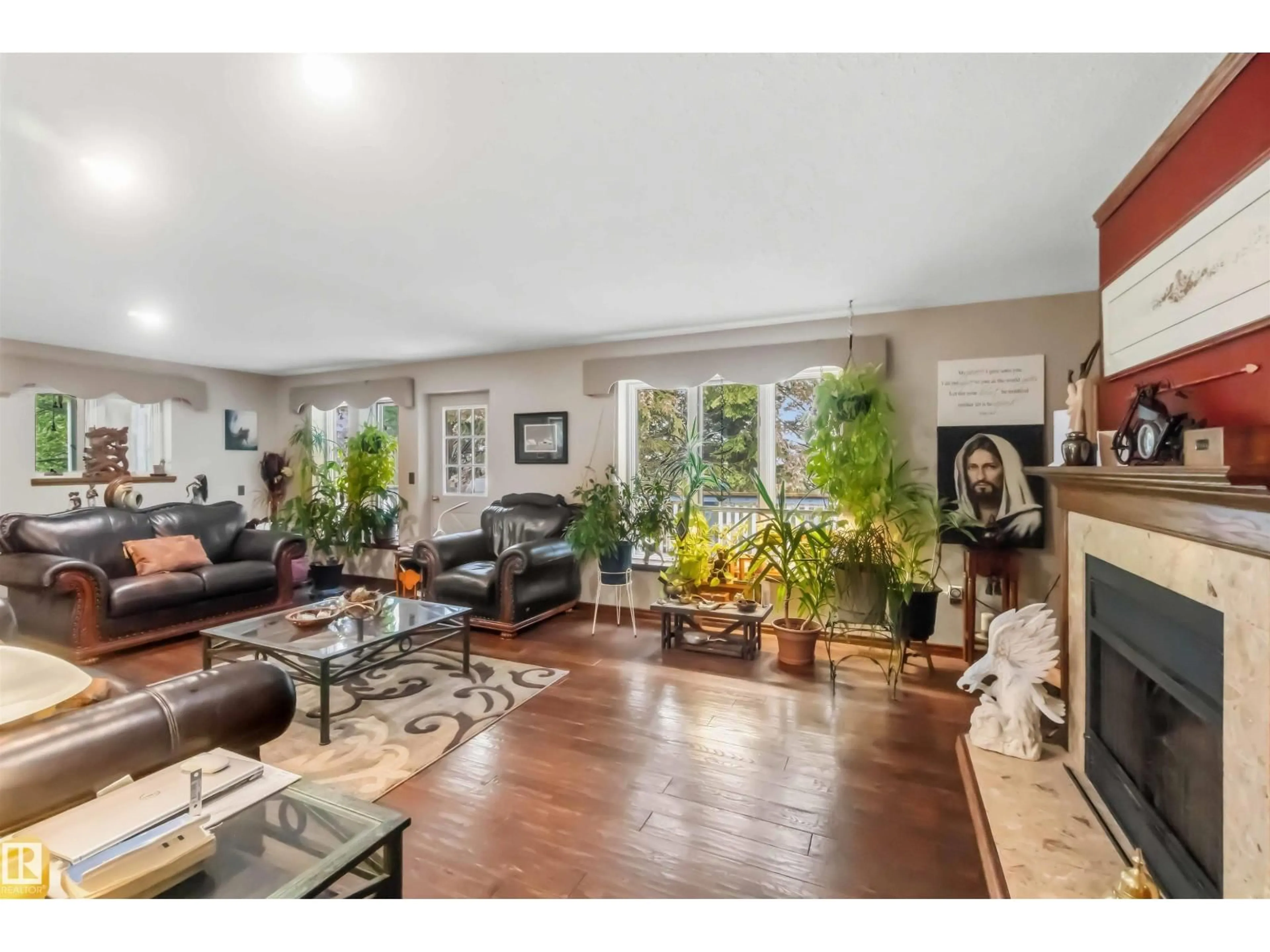 Living room with furniture, unknown for 52510 - 28 RGE ROAD 20, Rural Parkland County Alberta T7Y2G7
