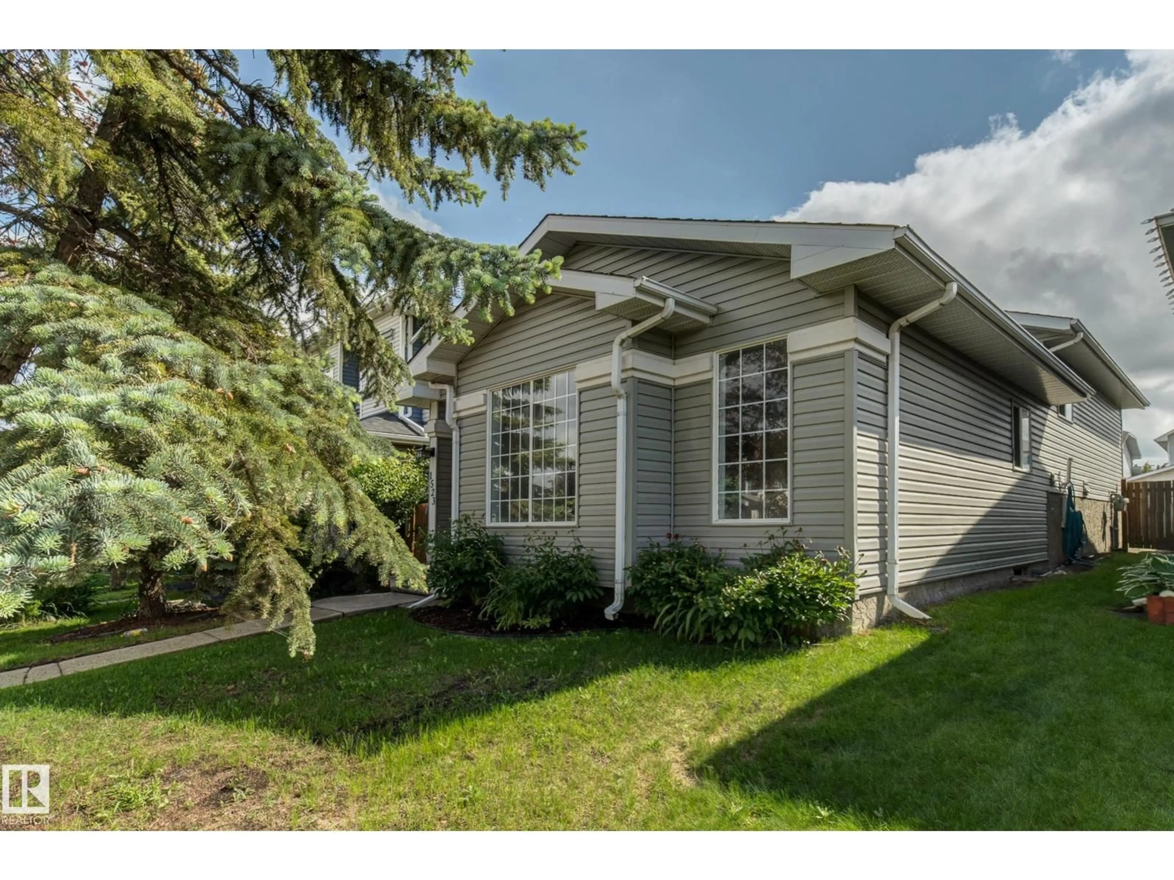 Home with vinyl exterior material, street for 1523 JARVIS CR, Edmonton Alberta T6L6S4