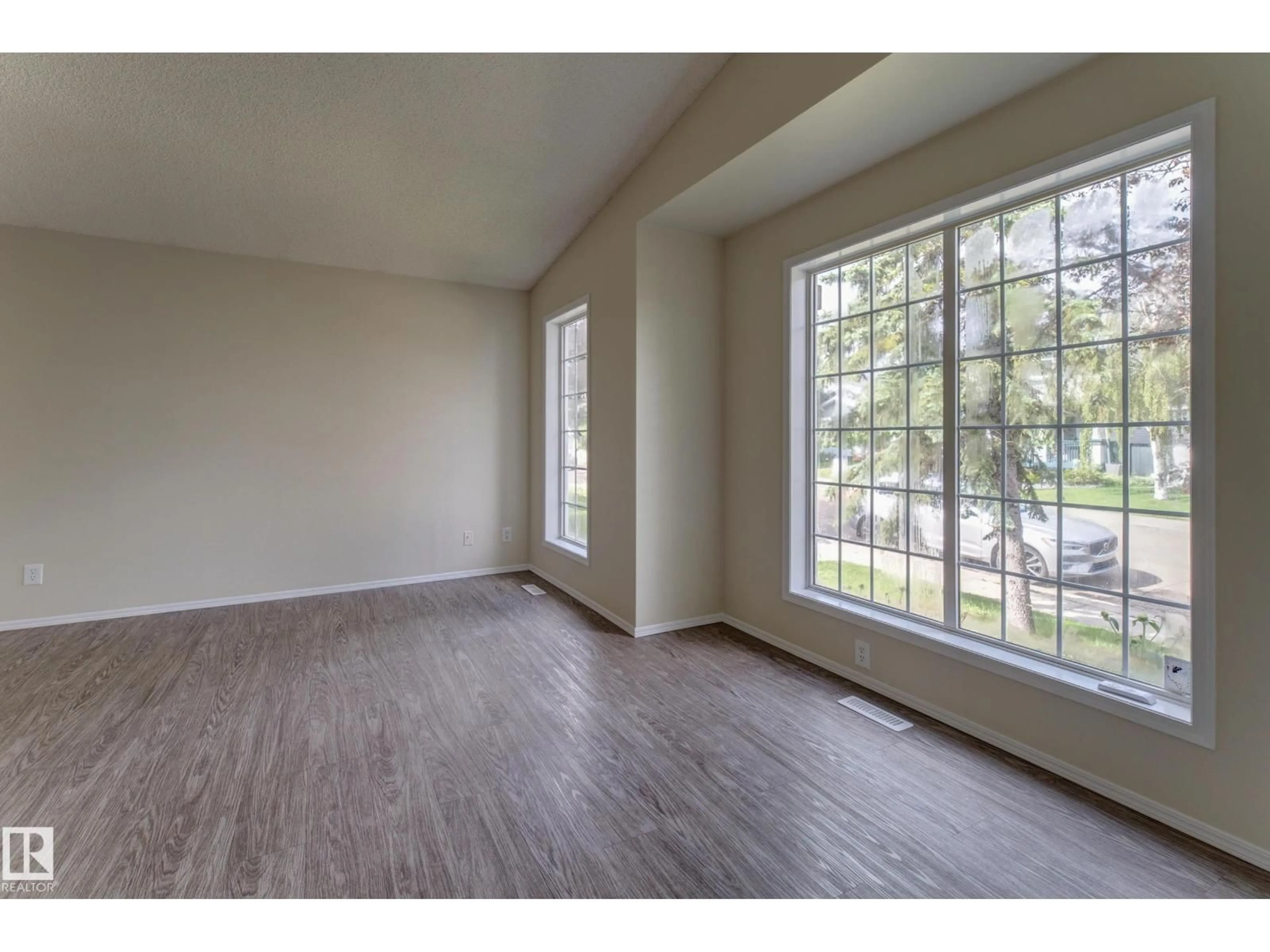 A pic of a room for 1523 JARVIS CR, Edmonton Alberta T6L6S4
