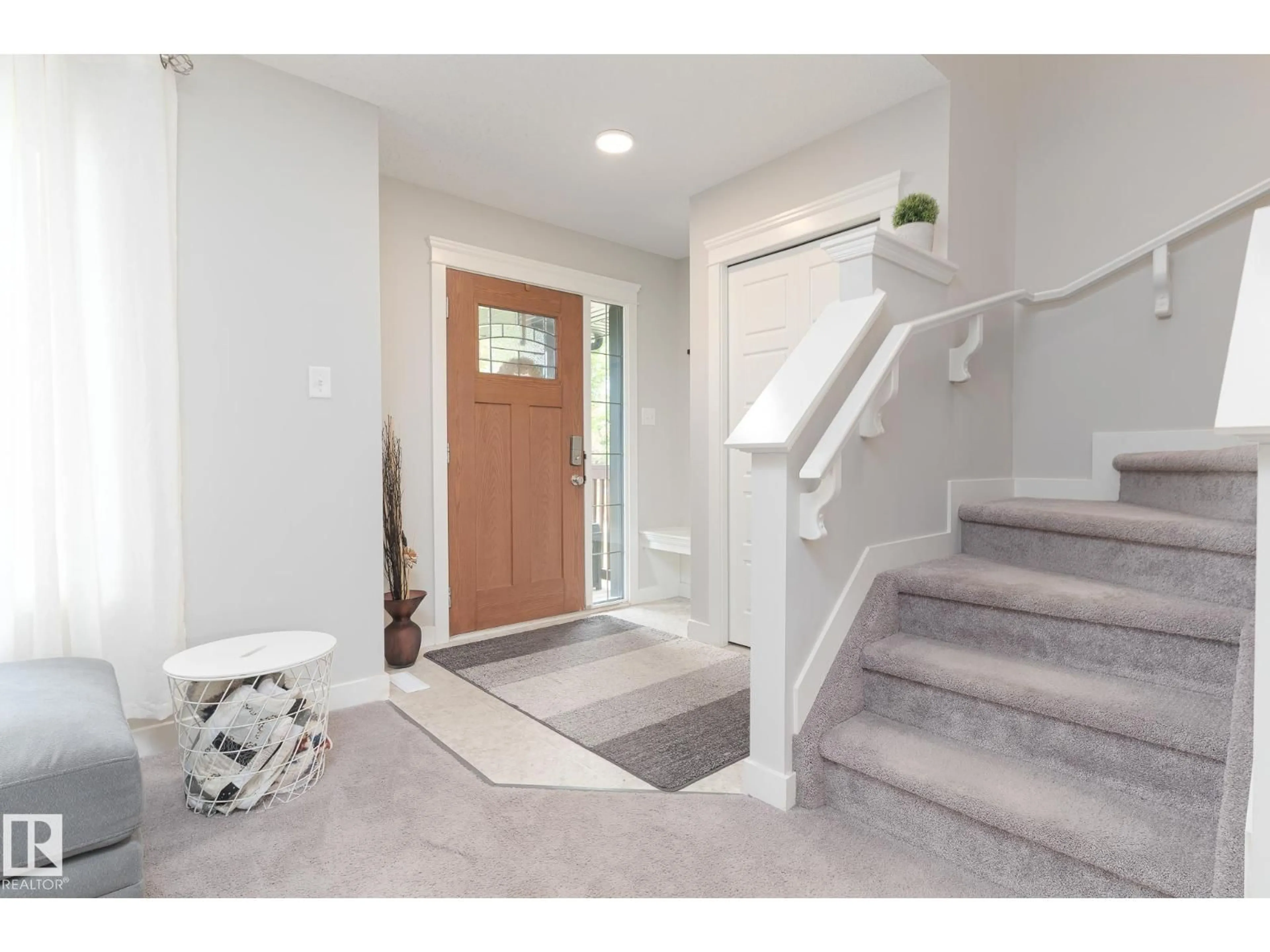 Indoor entryway for 54 TONEWOOD BV, Spruce Grove Alberta T7X0W7