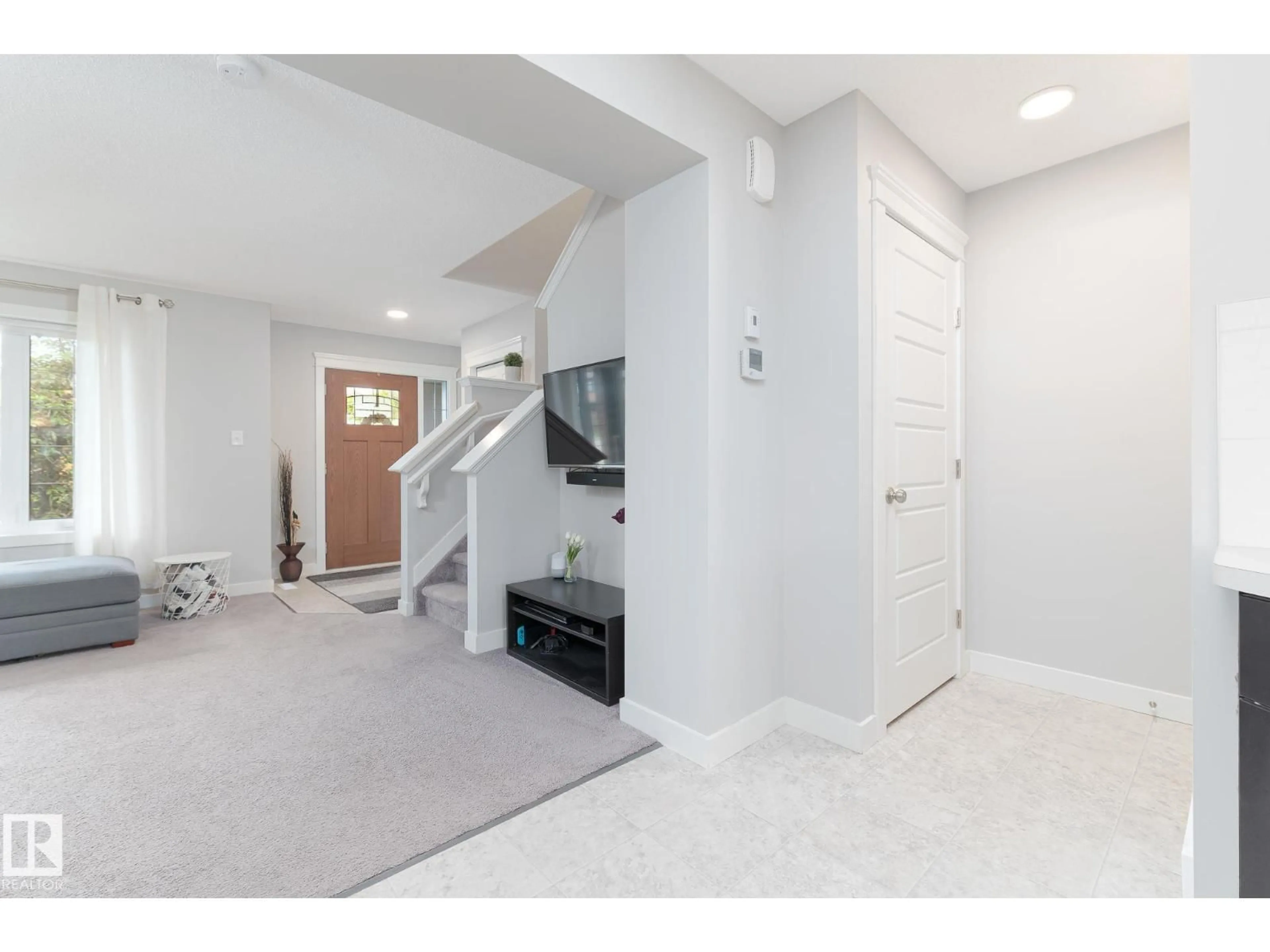 Indoor entryway for 54 TONEWOOD BV, Spruce Grove Alberta T7X0W7
