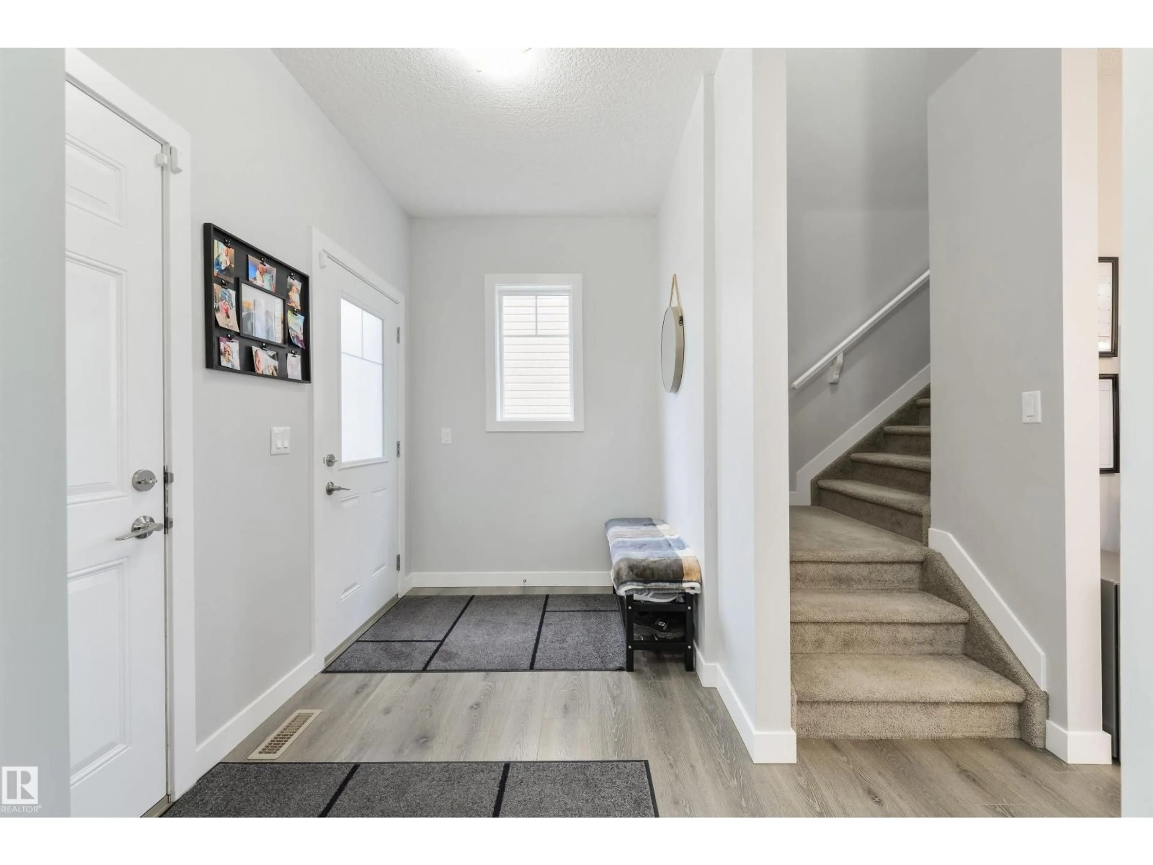 Indoor entryway for 8 HALLADAY BV, Spruce Grove Alberta T7X0P5