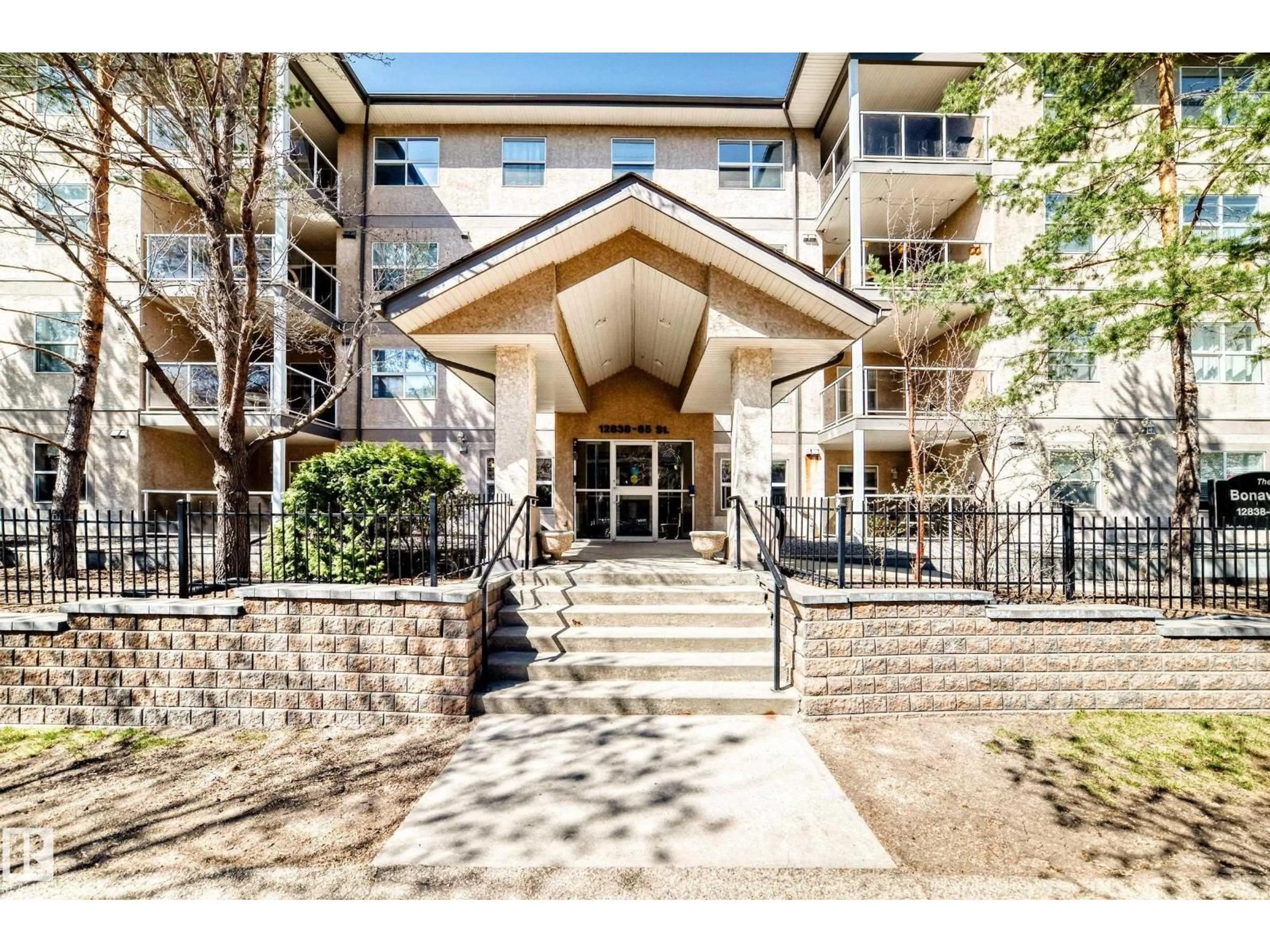 Indoor foyer for 422 - 12838 65 ST, Edmonton Alberta T5A5H3