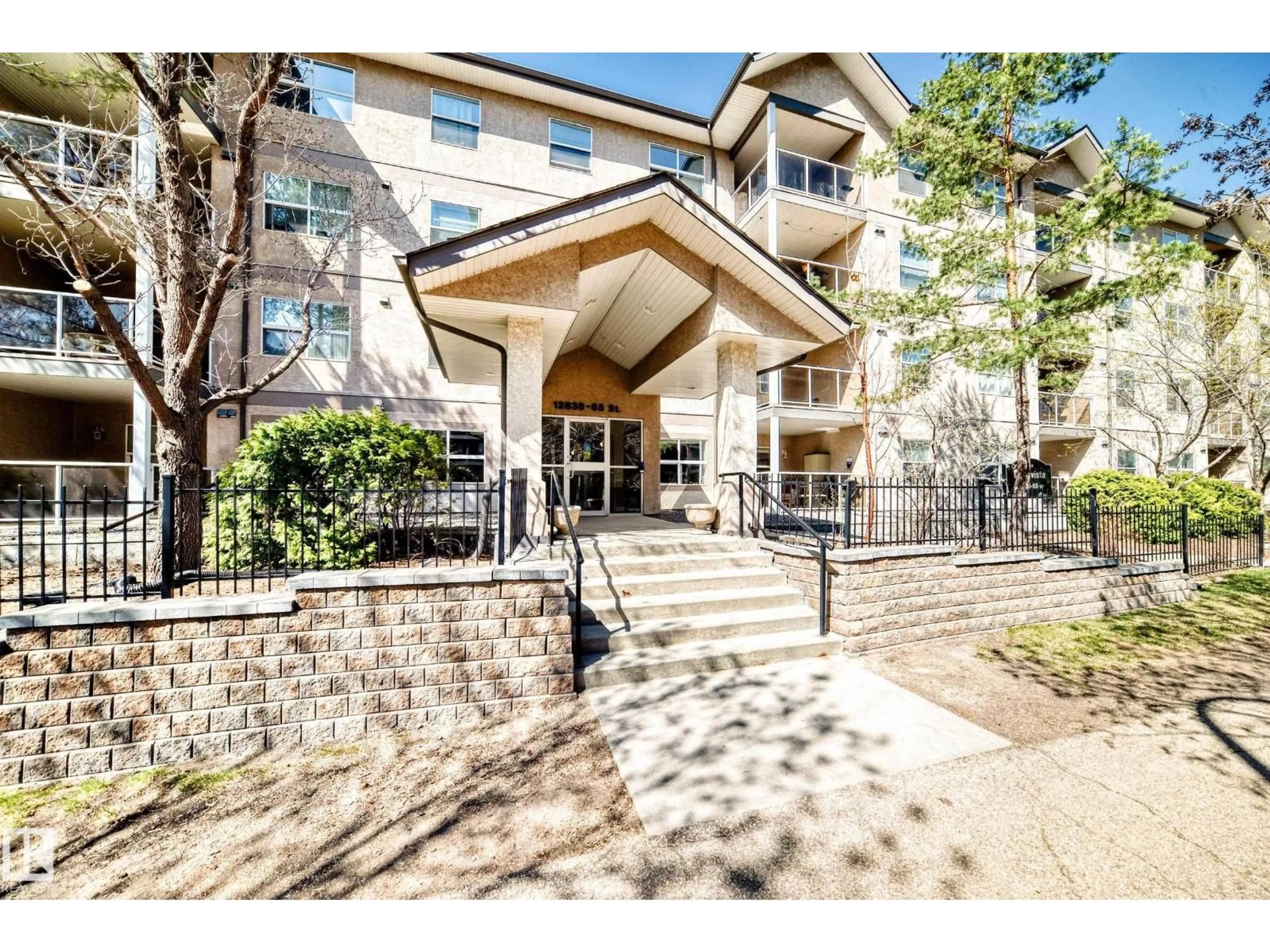 Indoor foyer for 422 - 12838 65 ST, Edmonton Alberta T5A5H3
