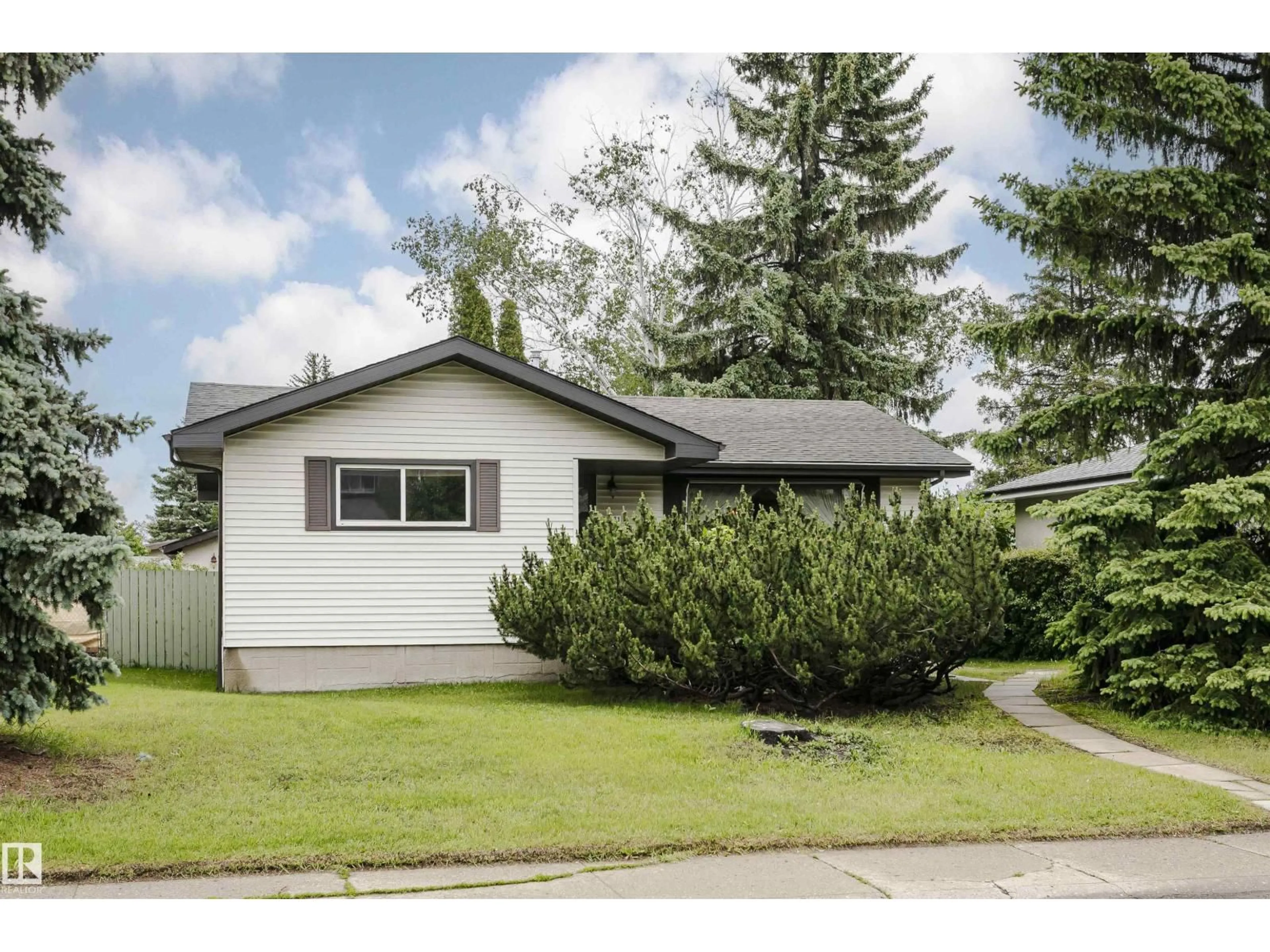 Home with vinyl exterior material, street for 14231 80 ST NW, Edmonton Alberta T5C1L7