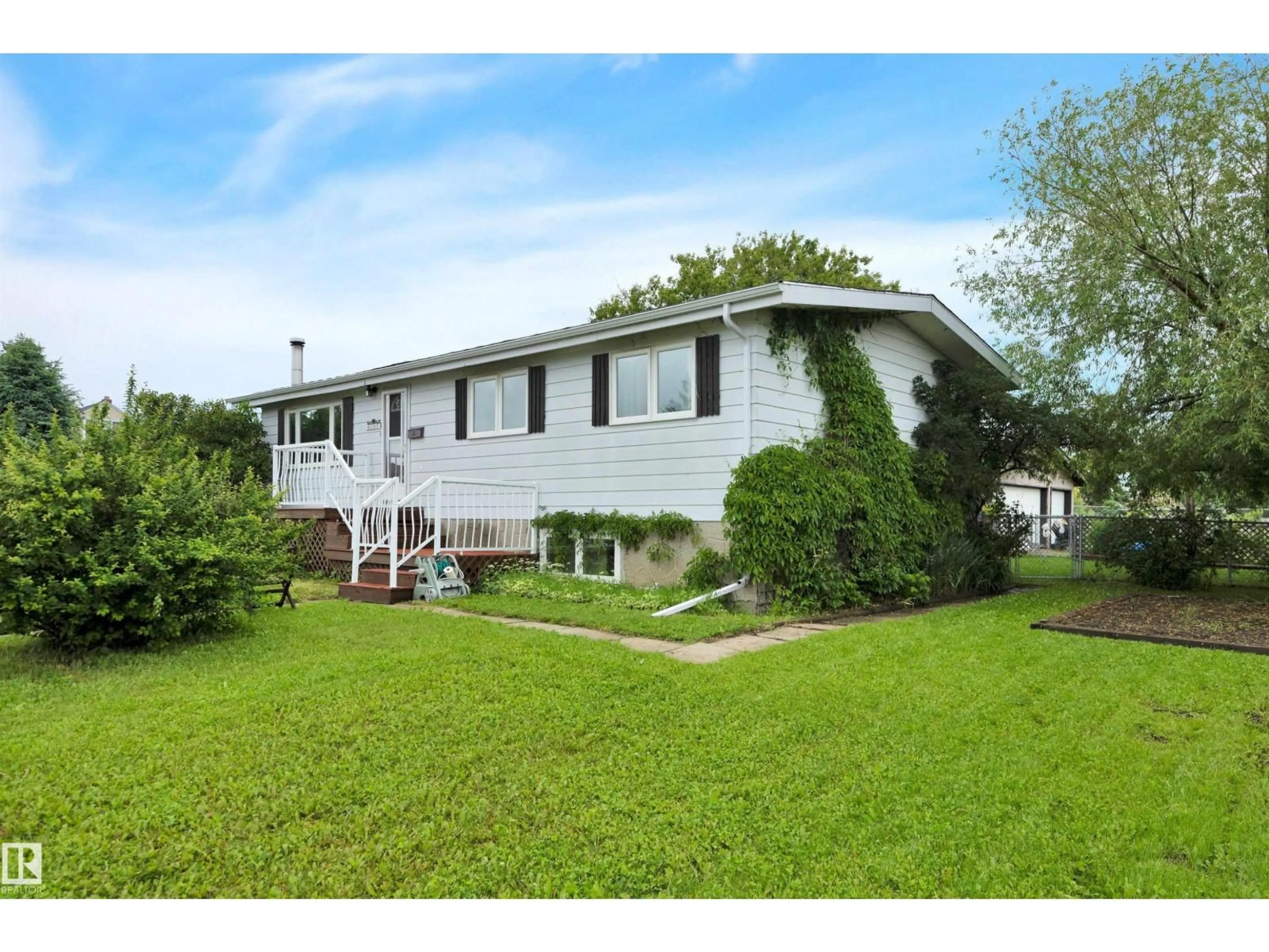 Home with vinyl exterior material, unknown for 4207 47 ST, Leduc Alberta T9E5Z8