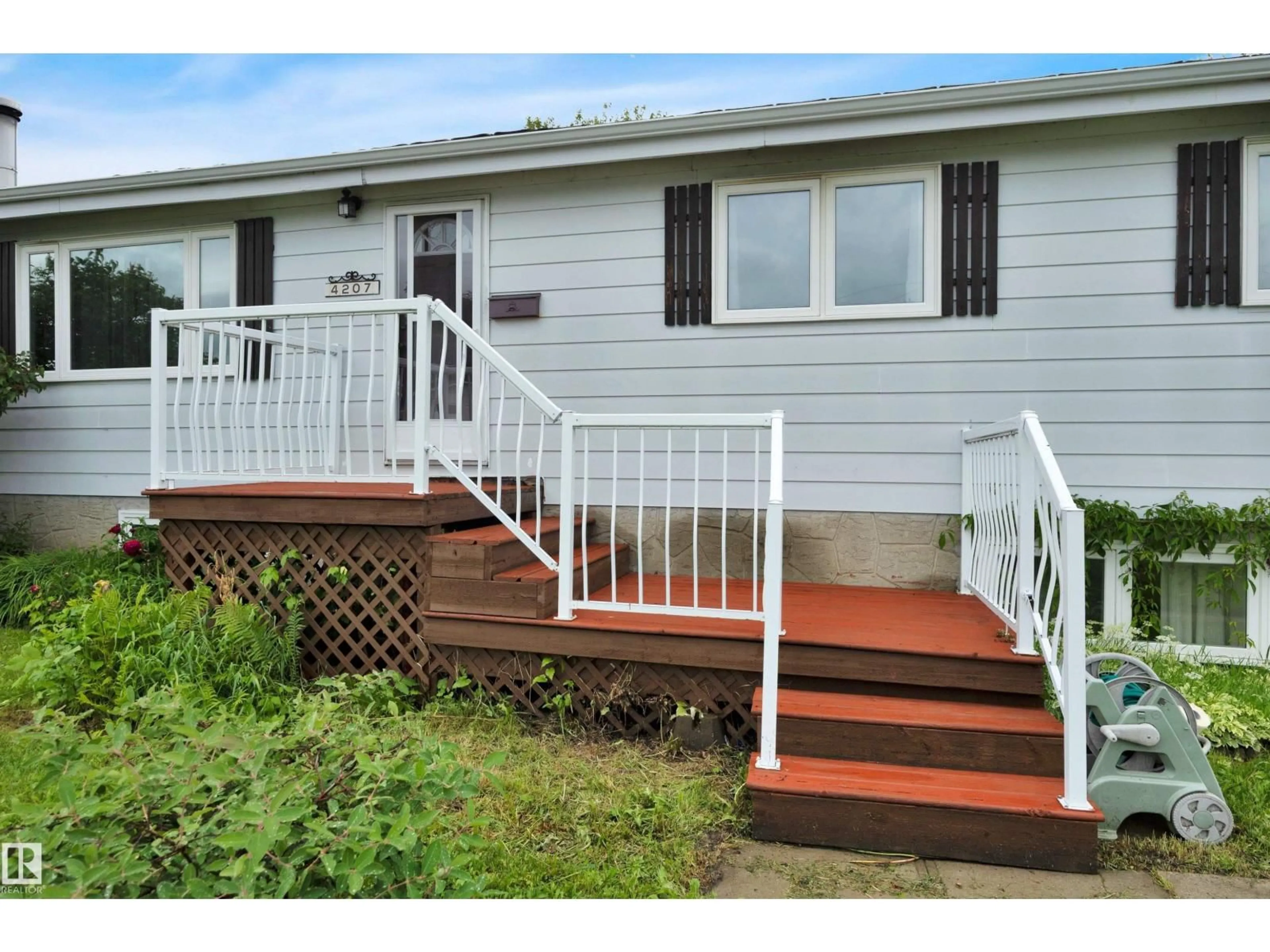 Home with vinyl exterior material, unknown for 4207 47 ST, Leduc Alberta T9E5Z8