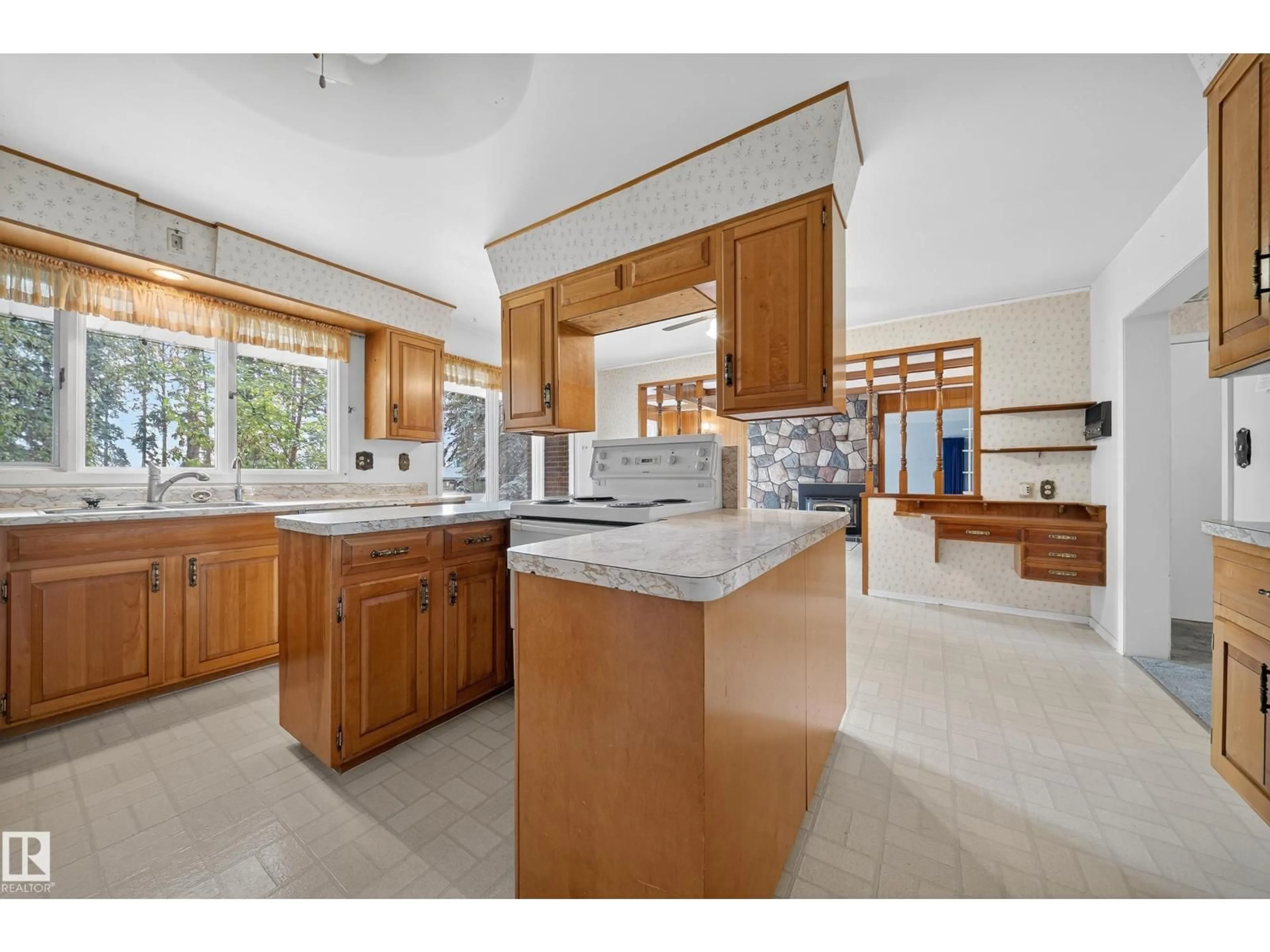 Open concept kitchen, ceramic/tile floor for 707 65 AV, Edmonton Alberta T6P1S1
