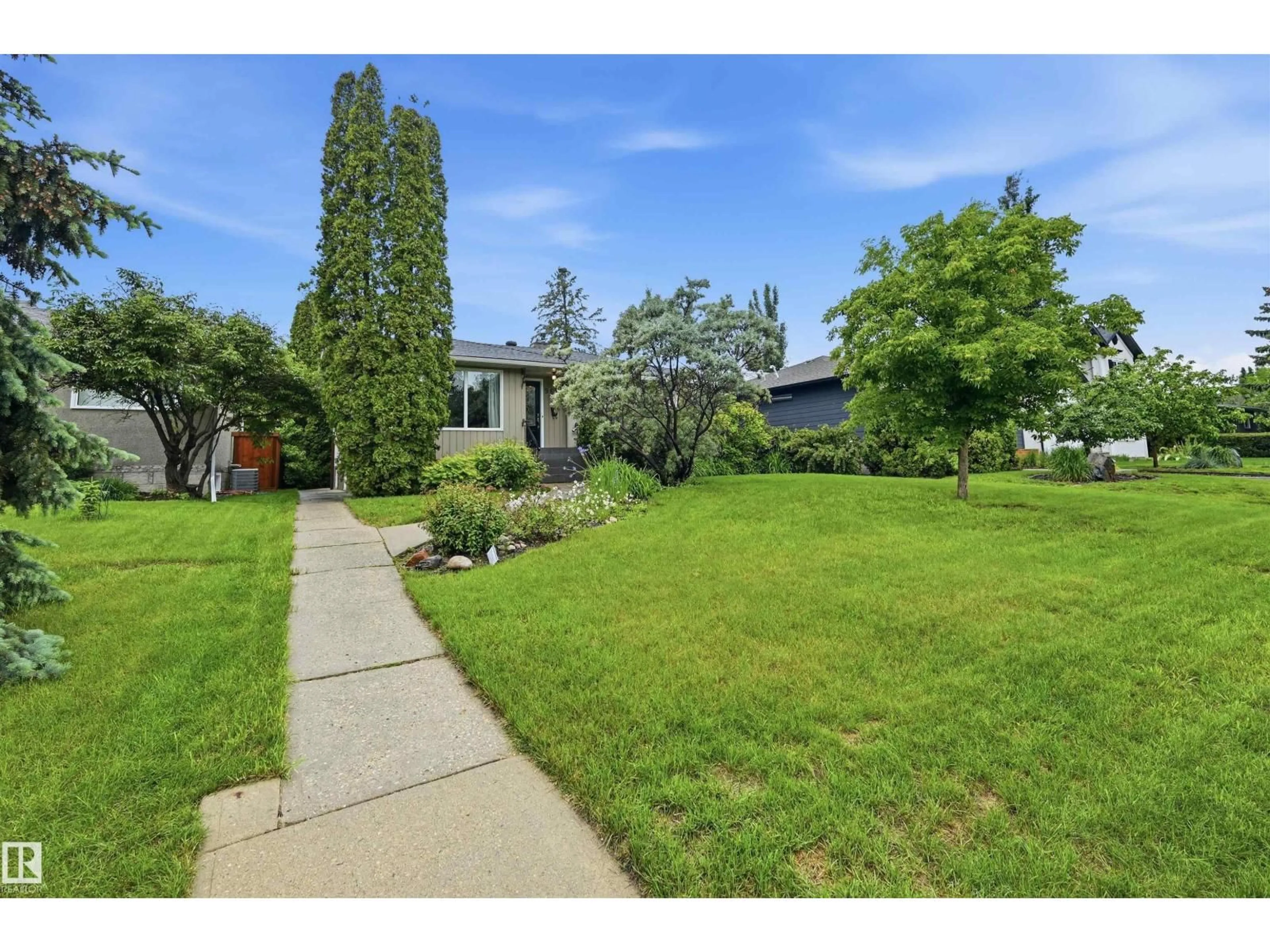 A pic from outside/outdoor area/front of a property/back of a property/a pic from drone, street for NW - 9616 146 ST, Edmonton Alberta T5N2Z1