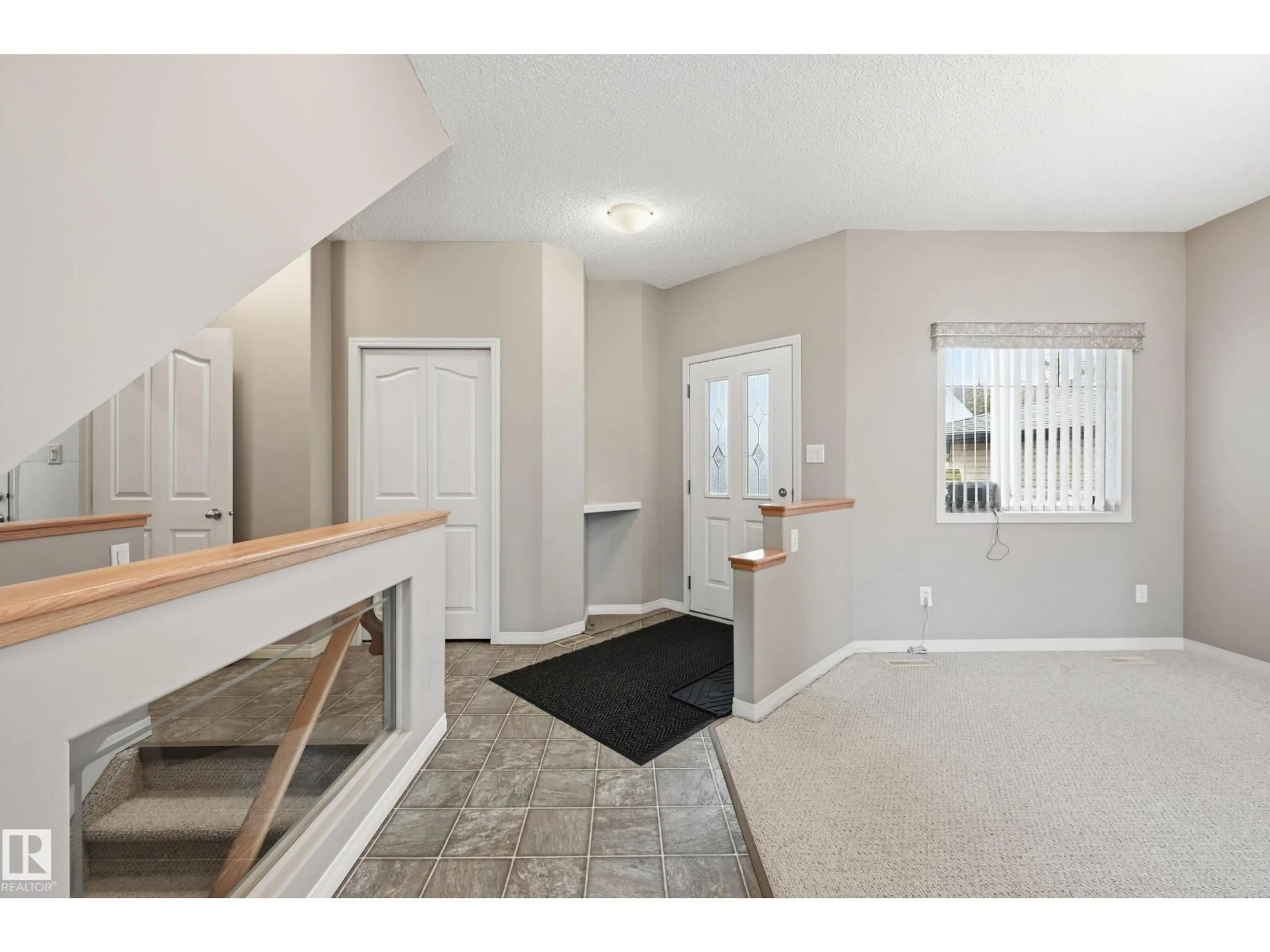 Indoor entryway for NW - 7460 SINGER LD, Edmonton Alberta T6R3S3