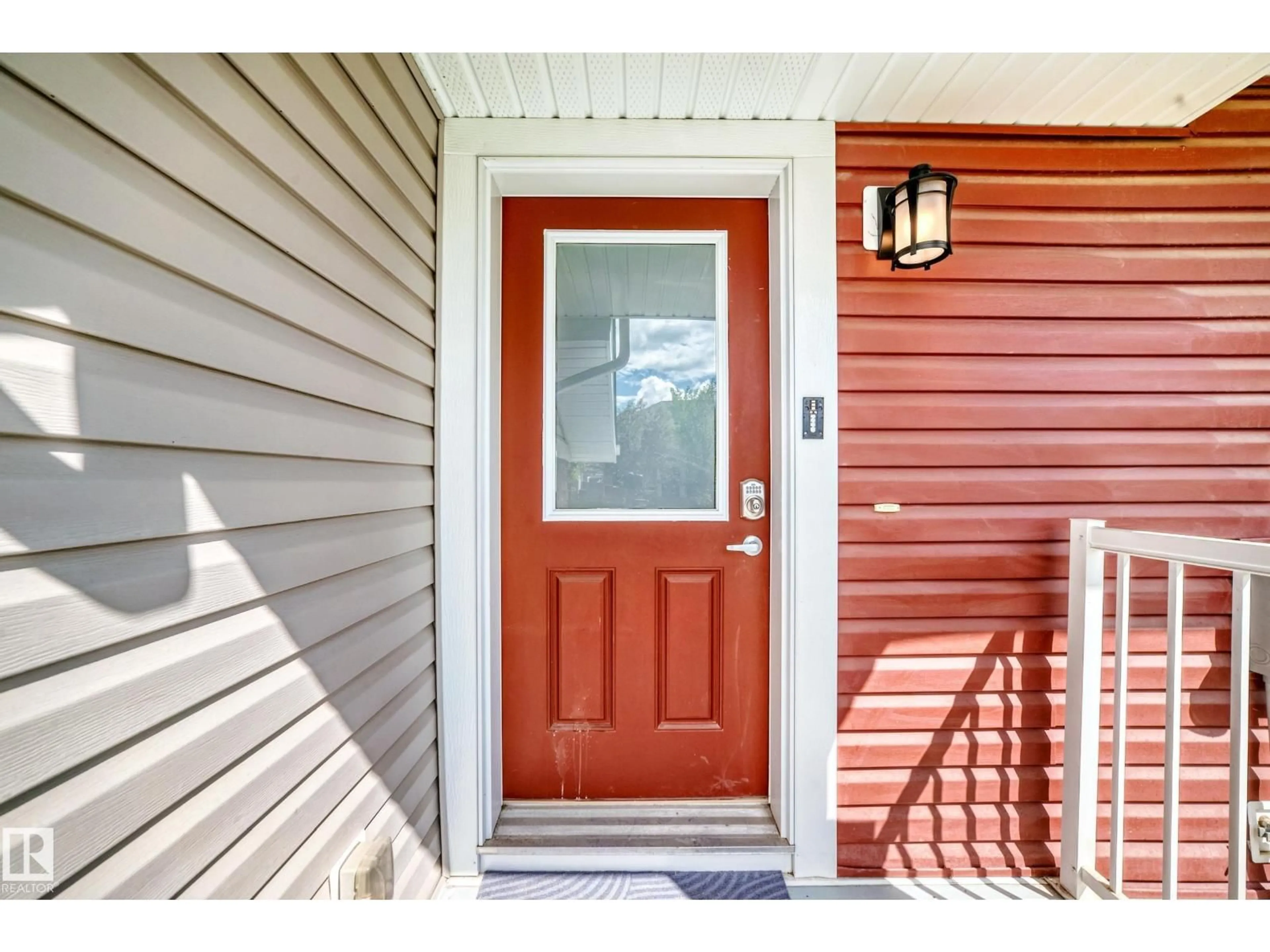 Indoor entryway for 2433 GLENRIDDING BV, Edmonton Alberta T6W2W7